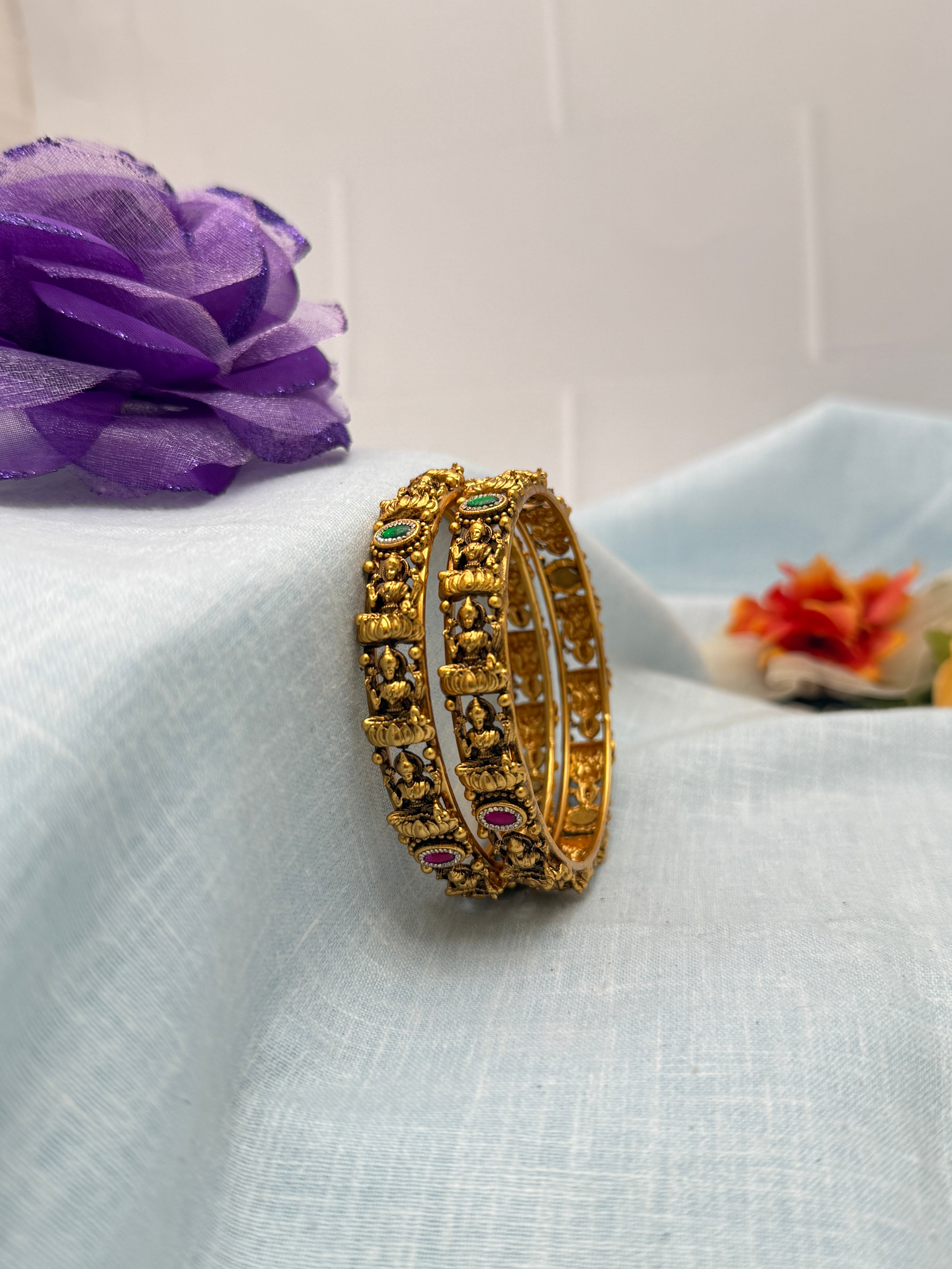 Royal Antique Bangles 6937