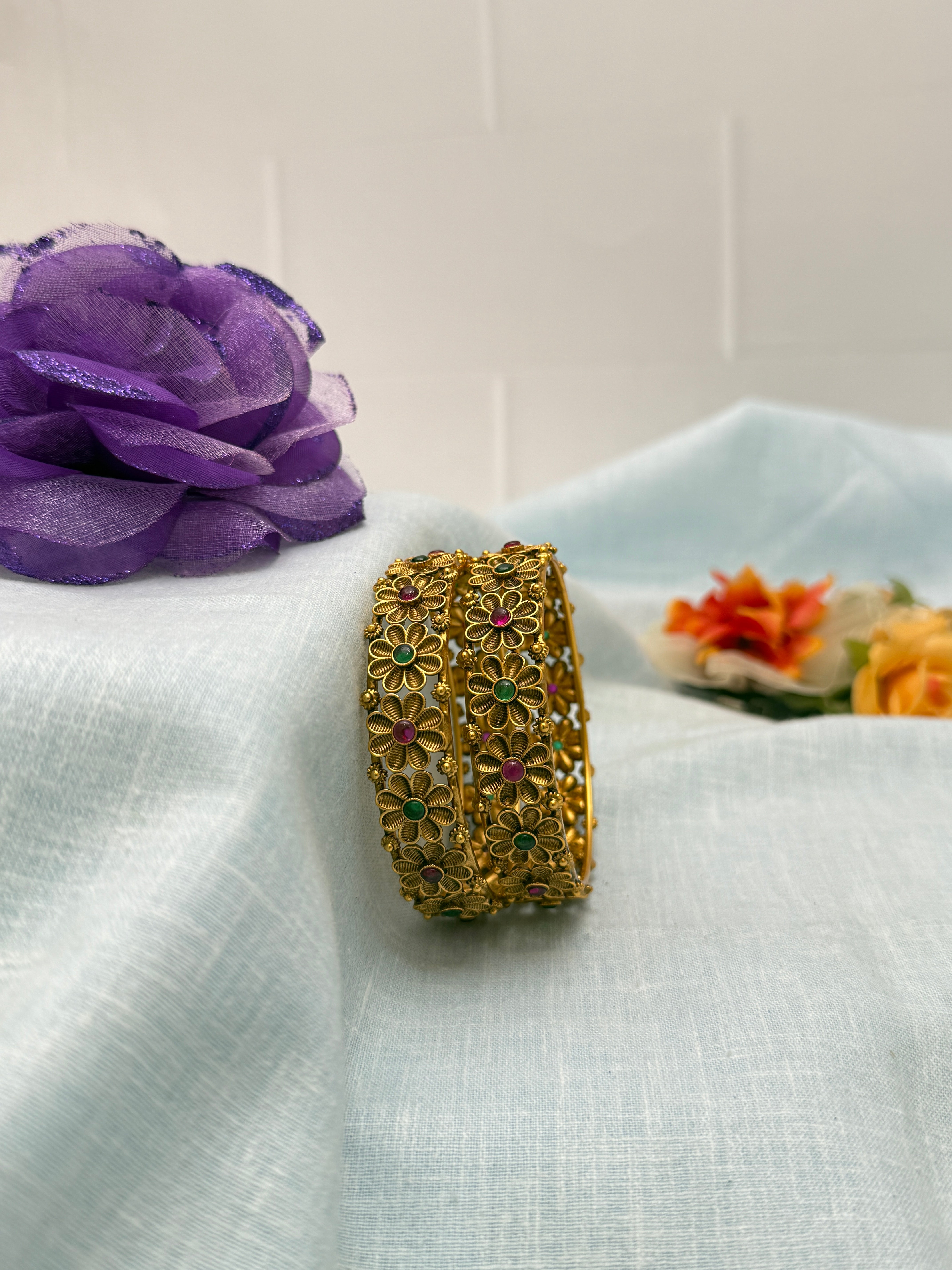 Royal Antique Bangles 6942