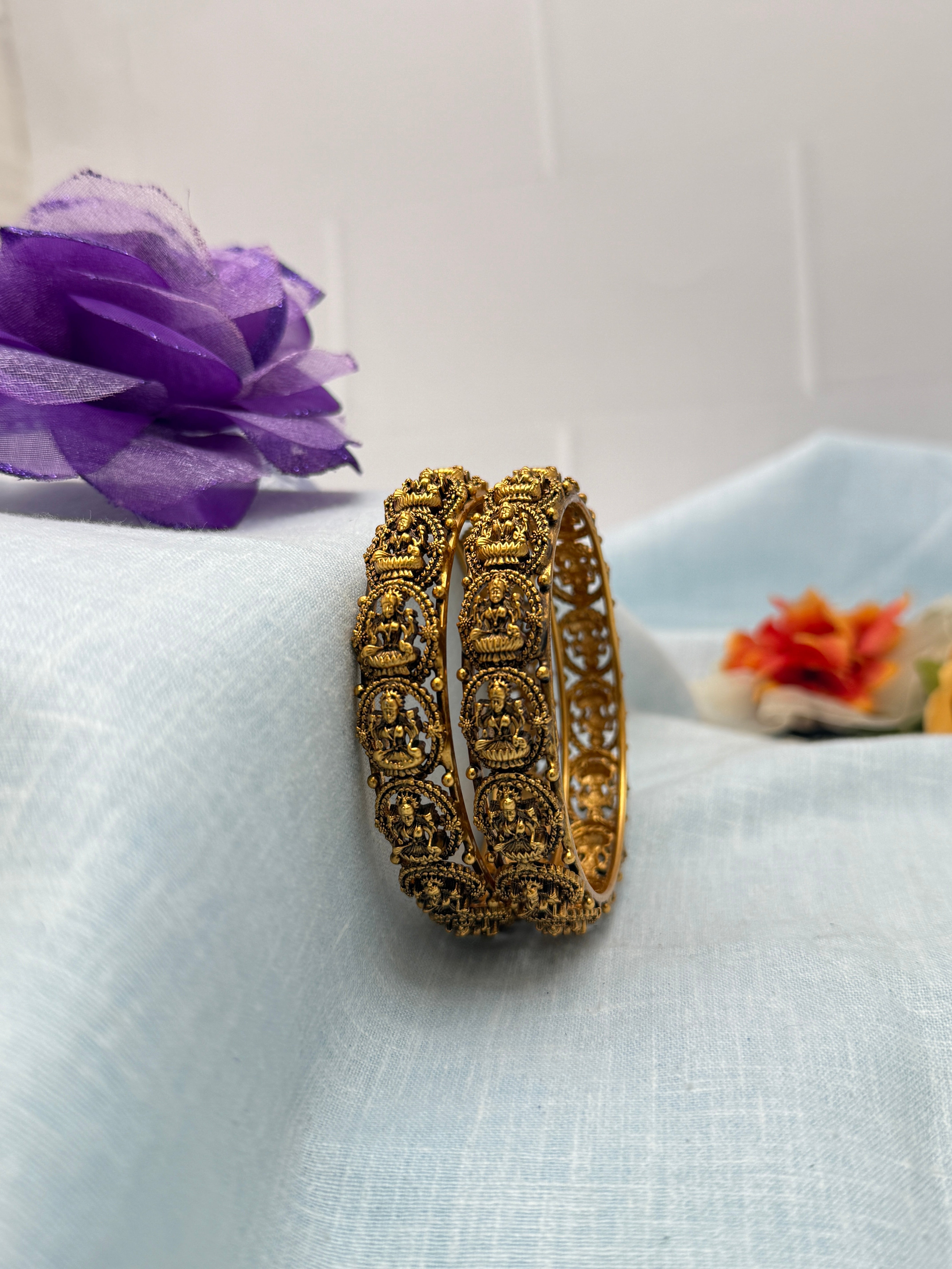 Royal Antique Bangles 6935