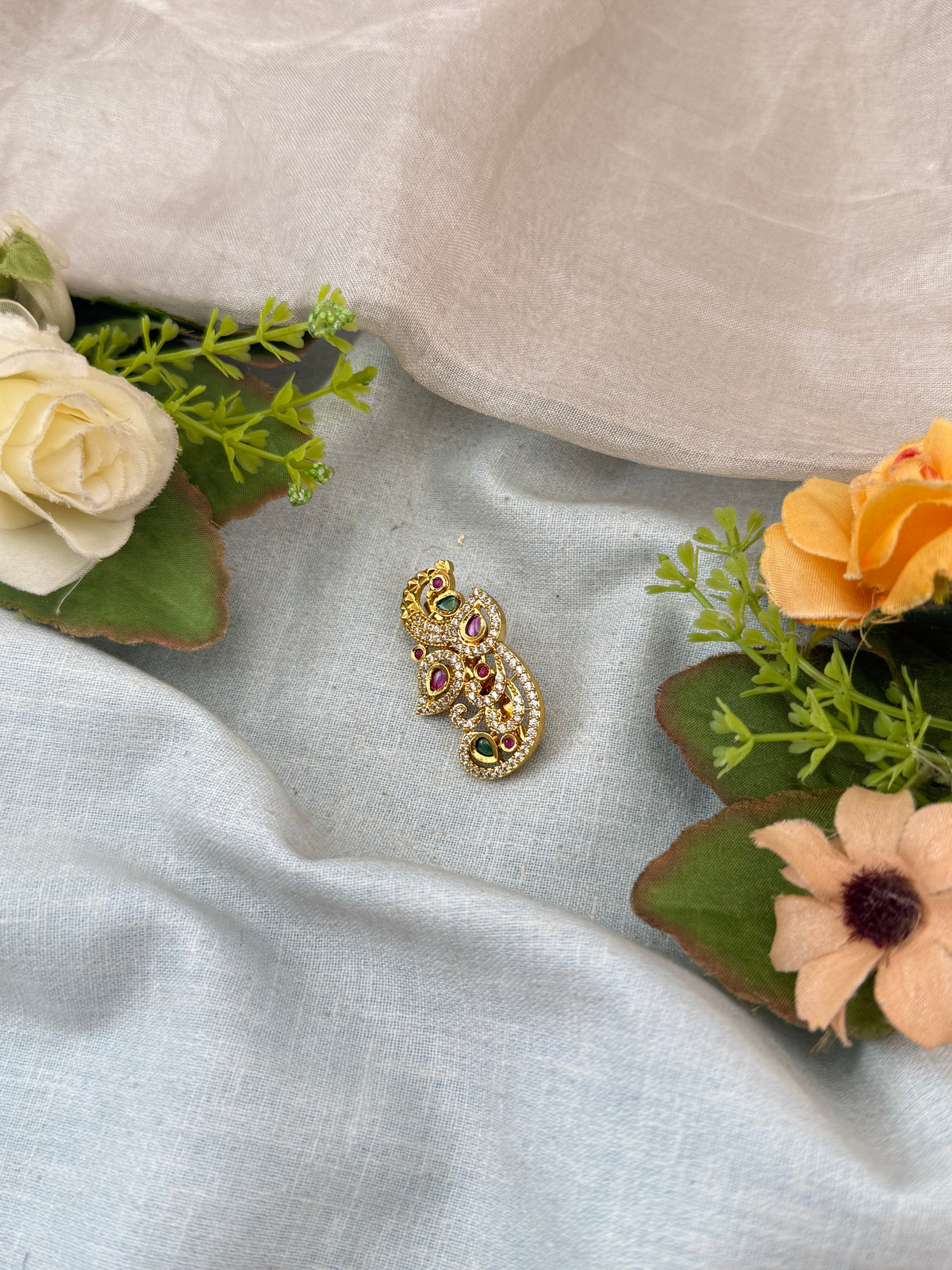 Elegant saree pin for women