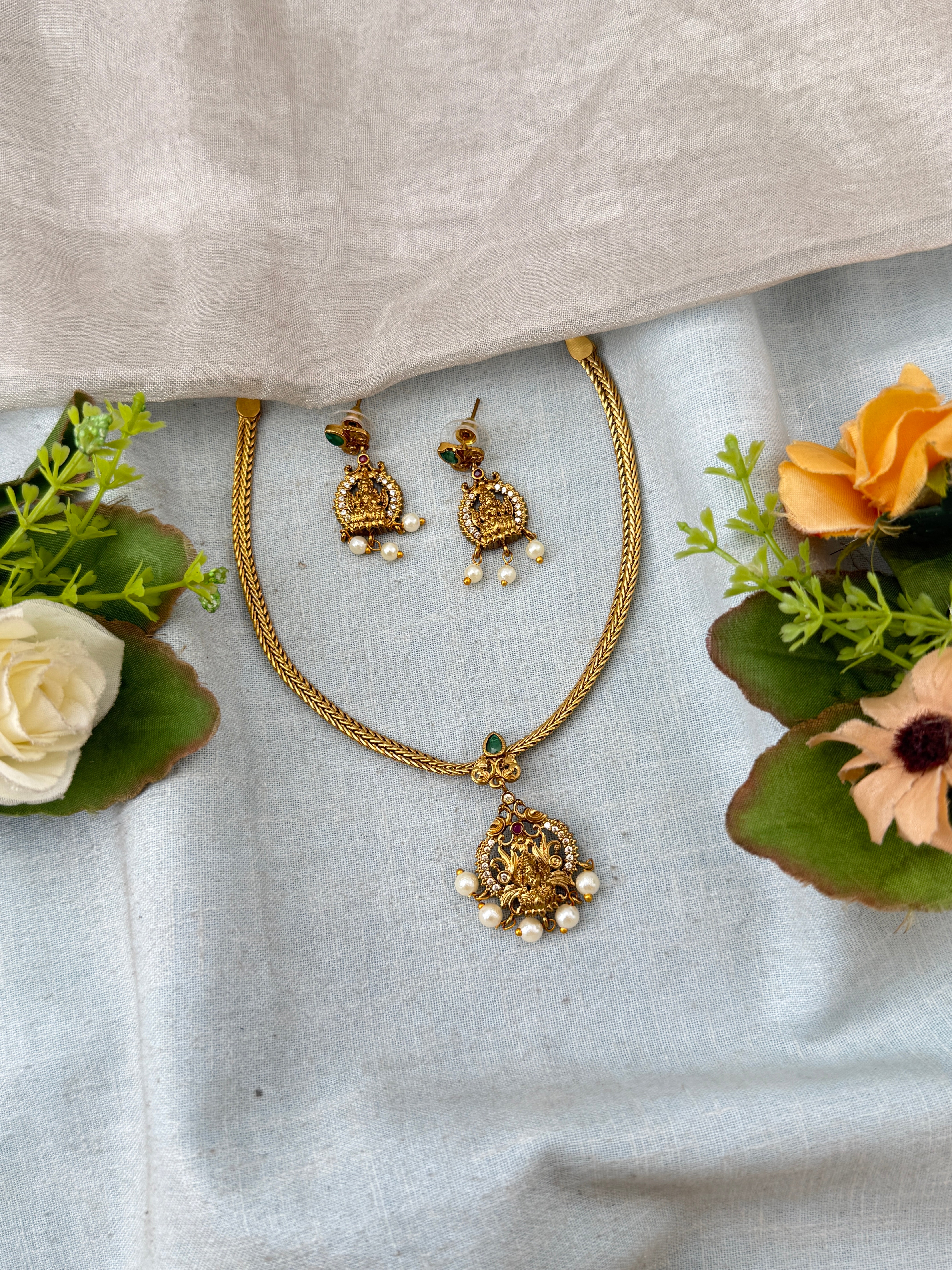 Antique Lakshmi Stone Short Necklace Set | N0316