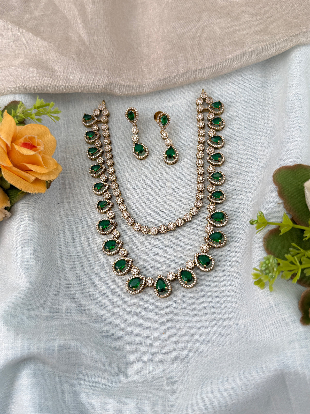 Victorian Necklace in Choker Short Royal Style | N0443 C