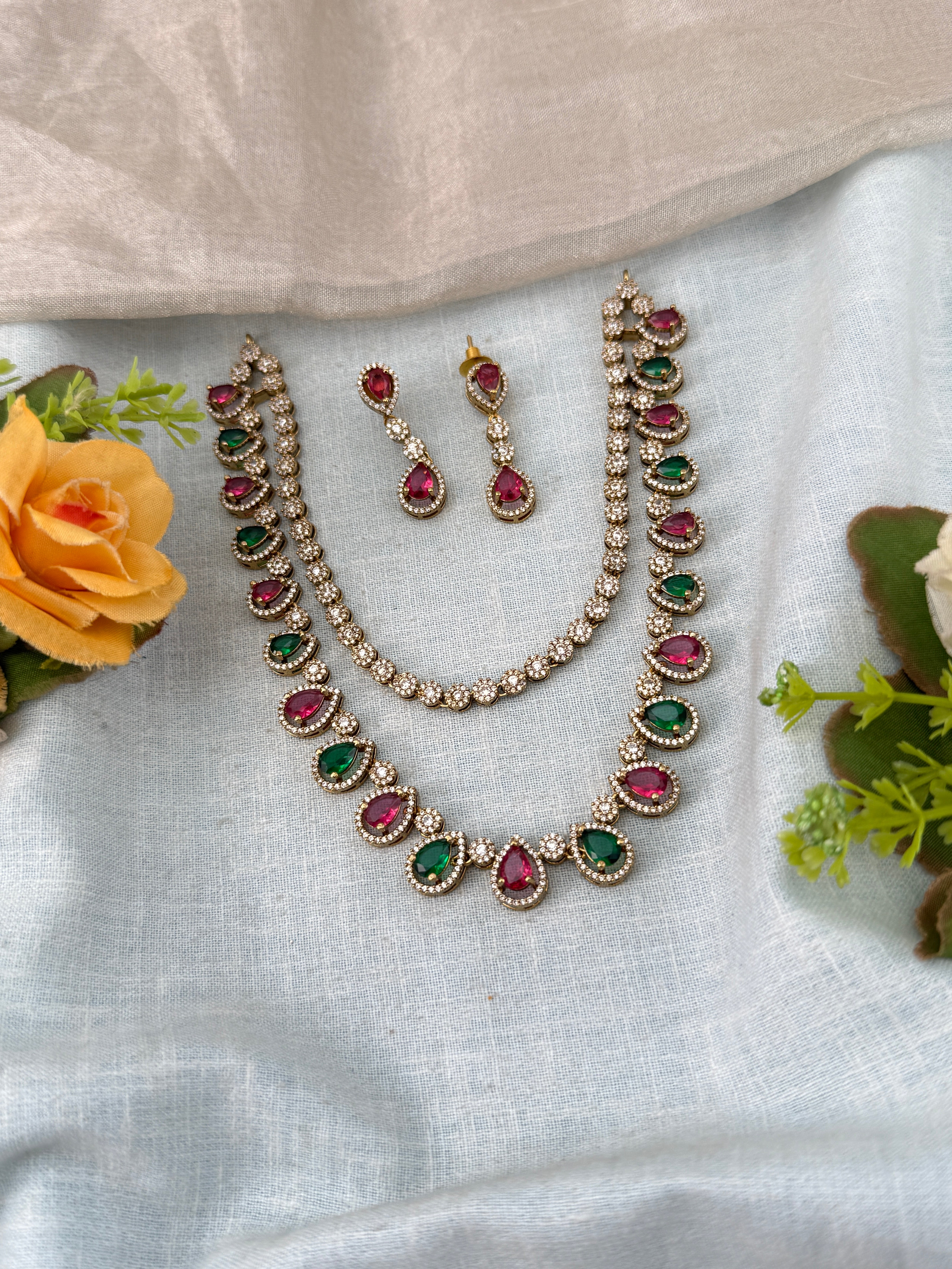 Victorian Necklace in Choker Short Royal Style | N0443 F