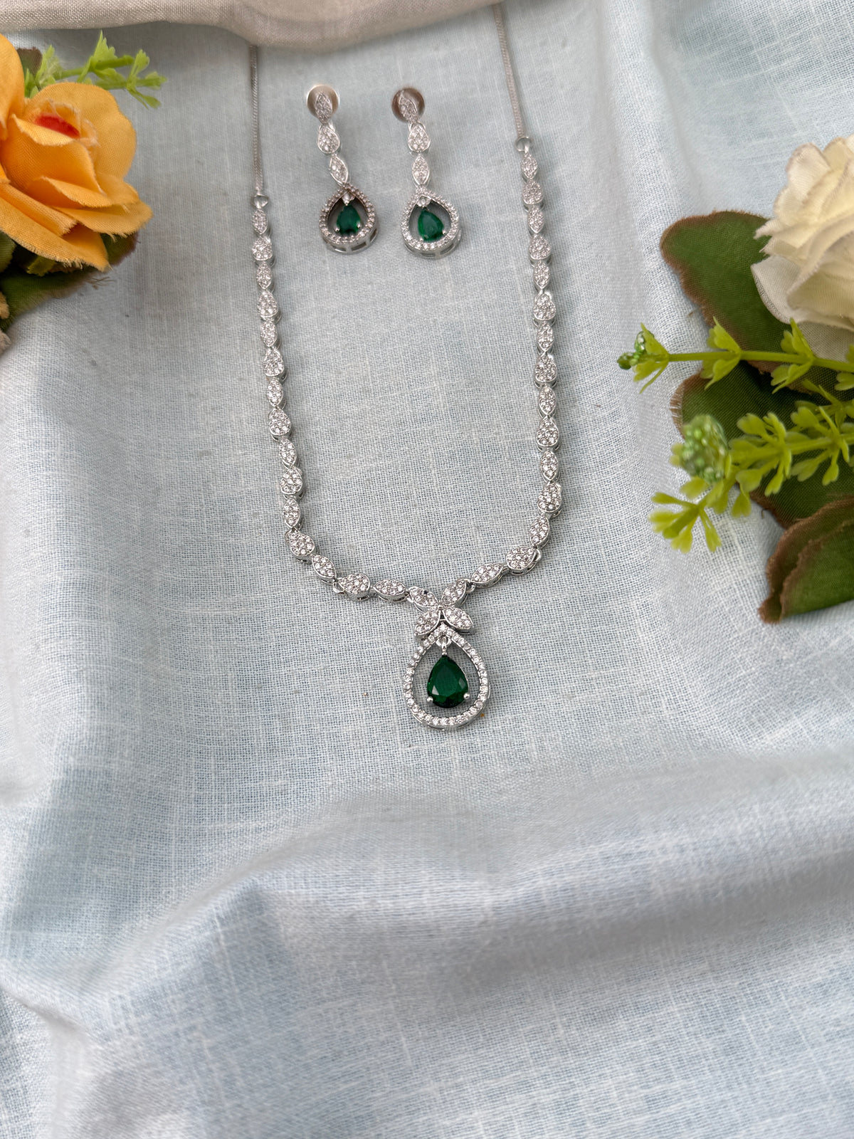 White Stone Necklace in Choker Short Designer Style | N0426