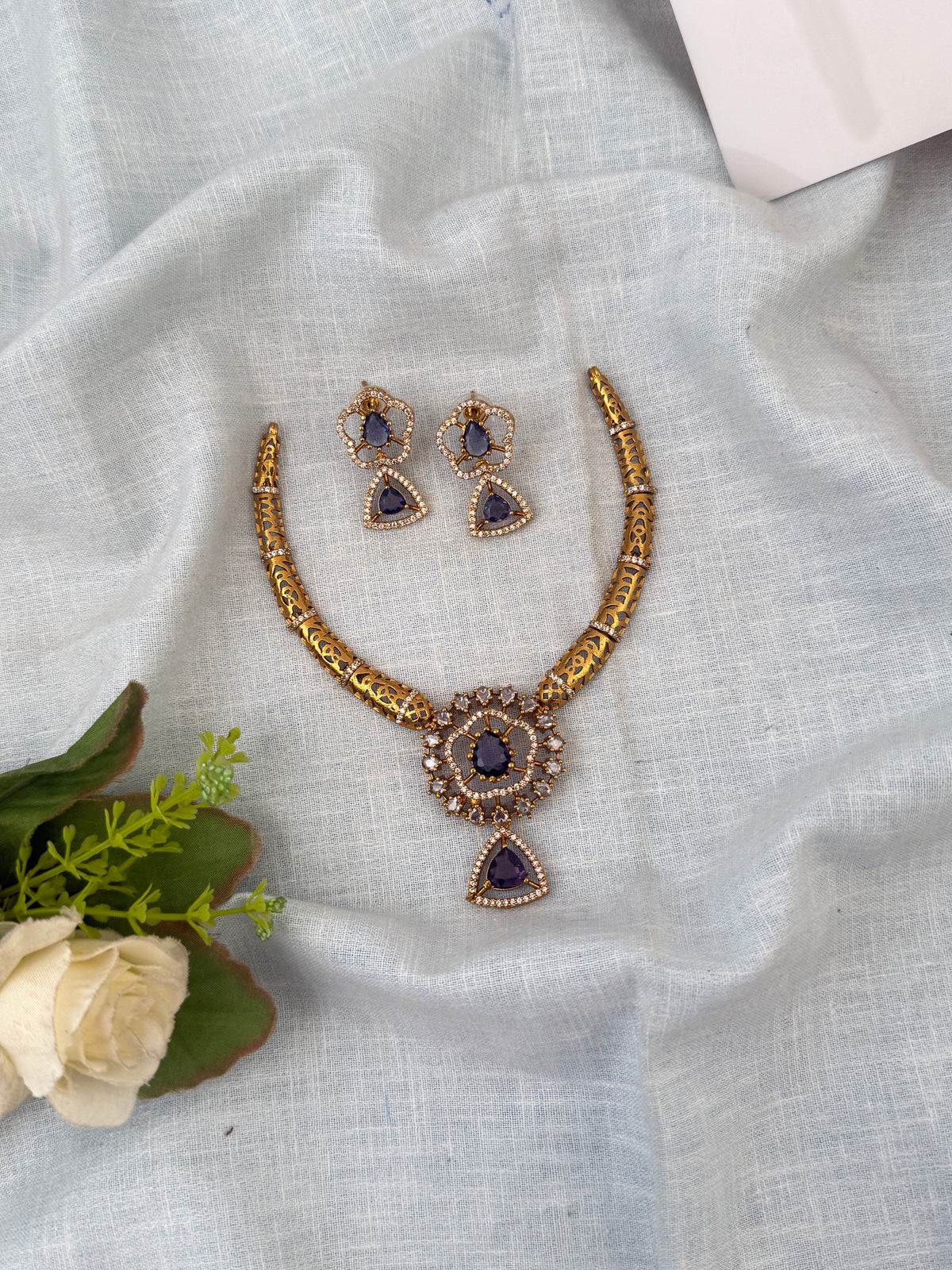 Victorian designer necklace for women