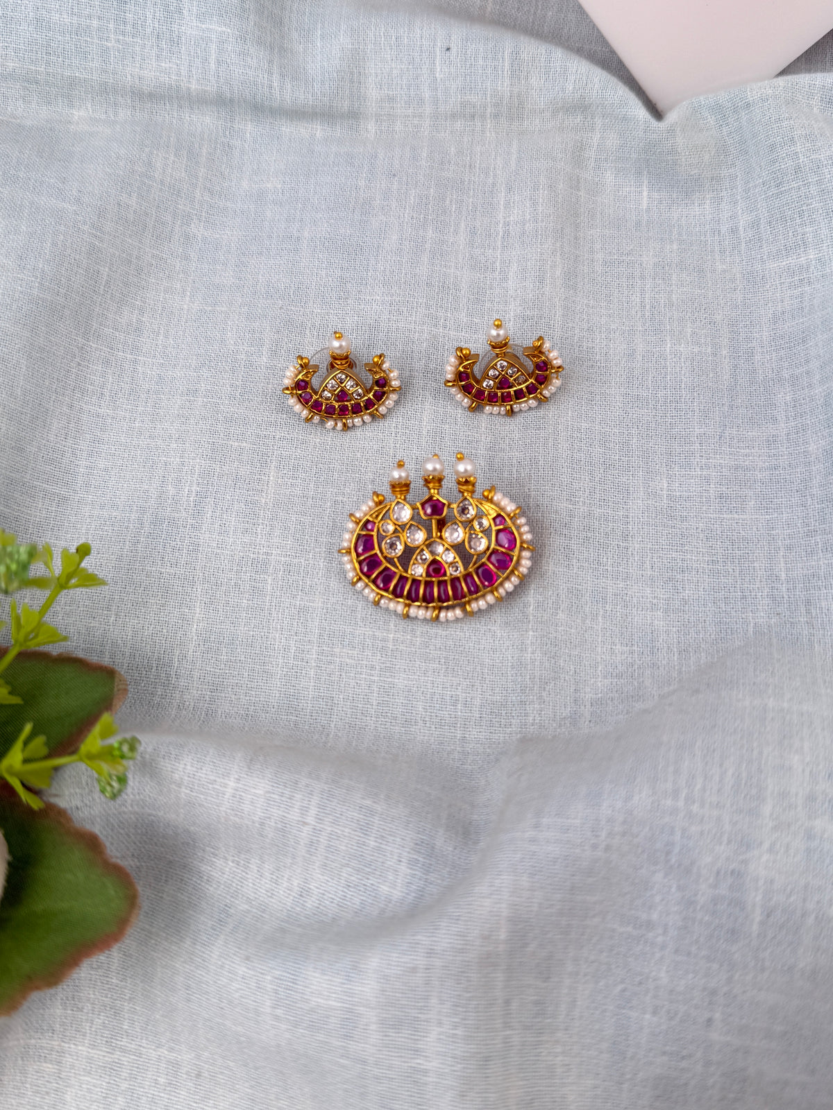 Traditional designer pendants for women