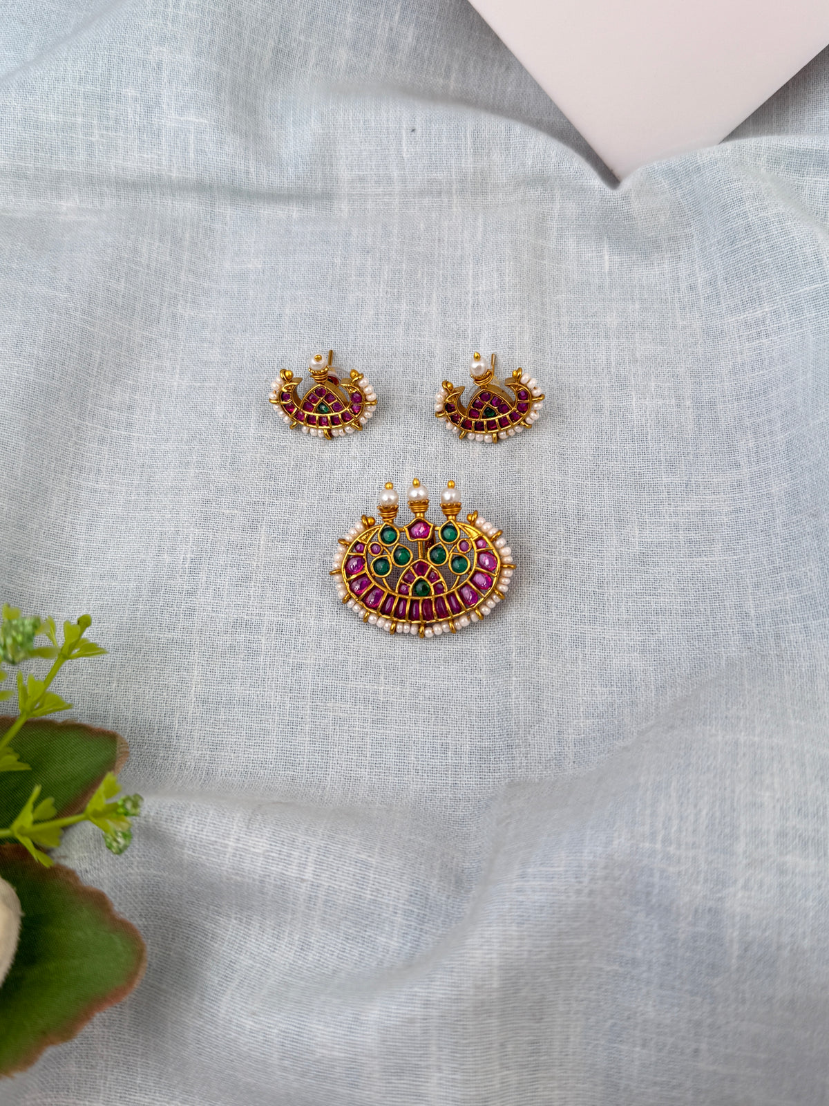 Traditional designer pendants for women
