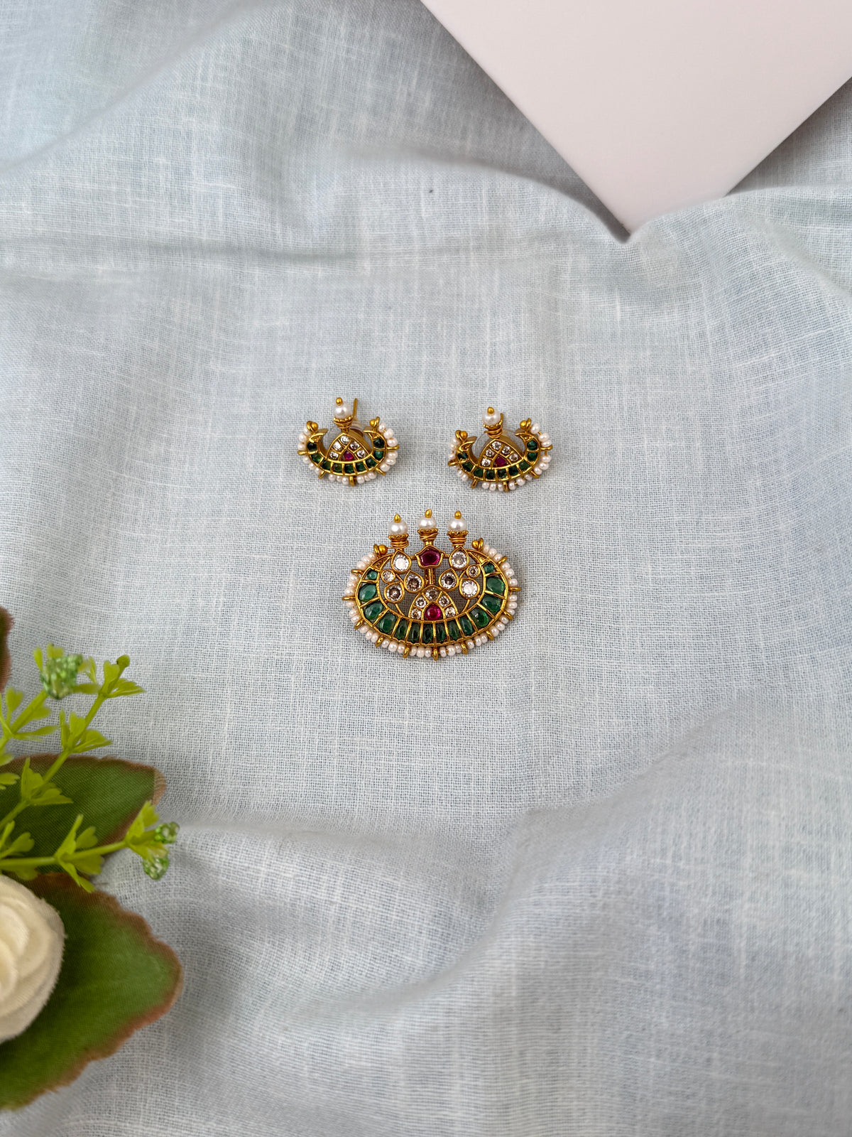 Traditional designer pendants for women