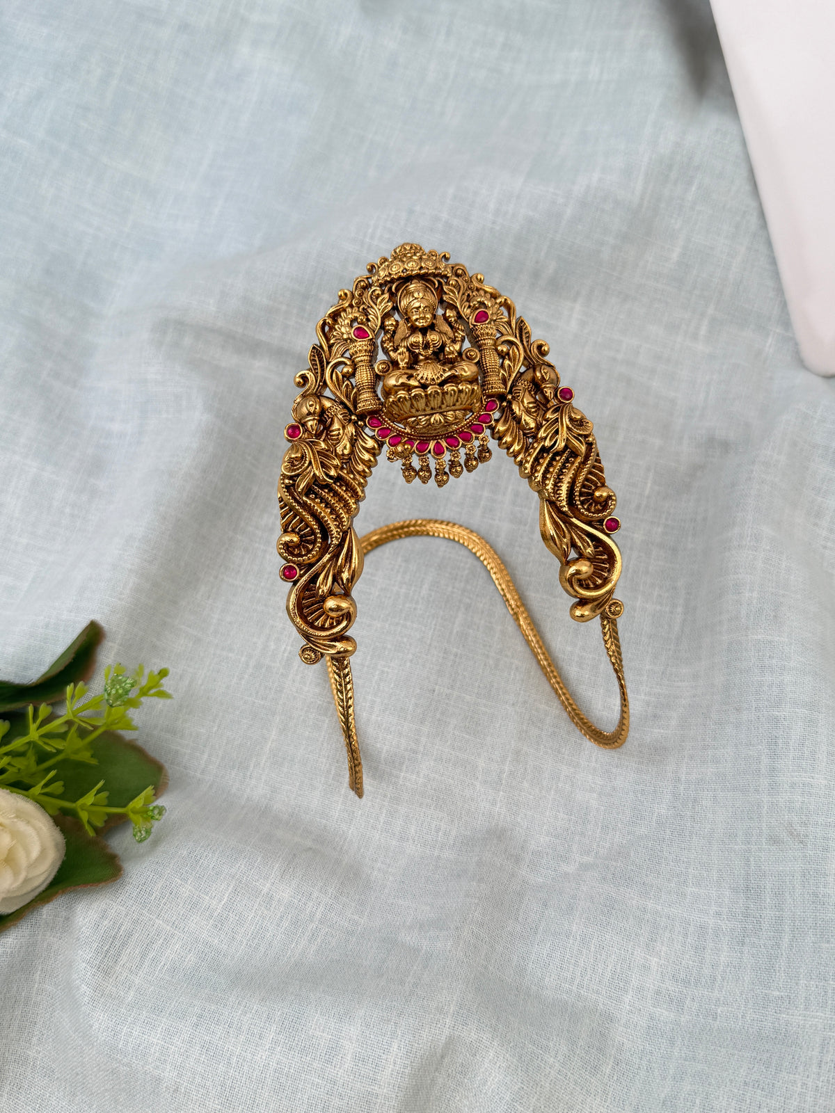 Traditional bridal Vanki armlet for women