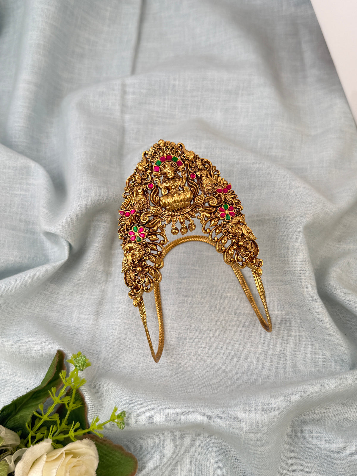 Traditional bridal Vanki armlet for women