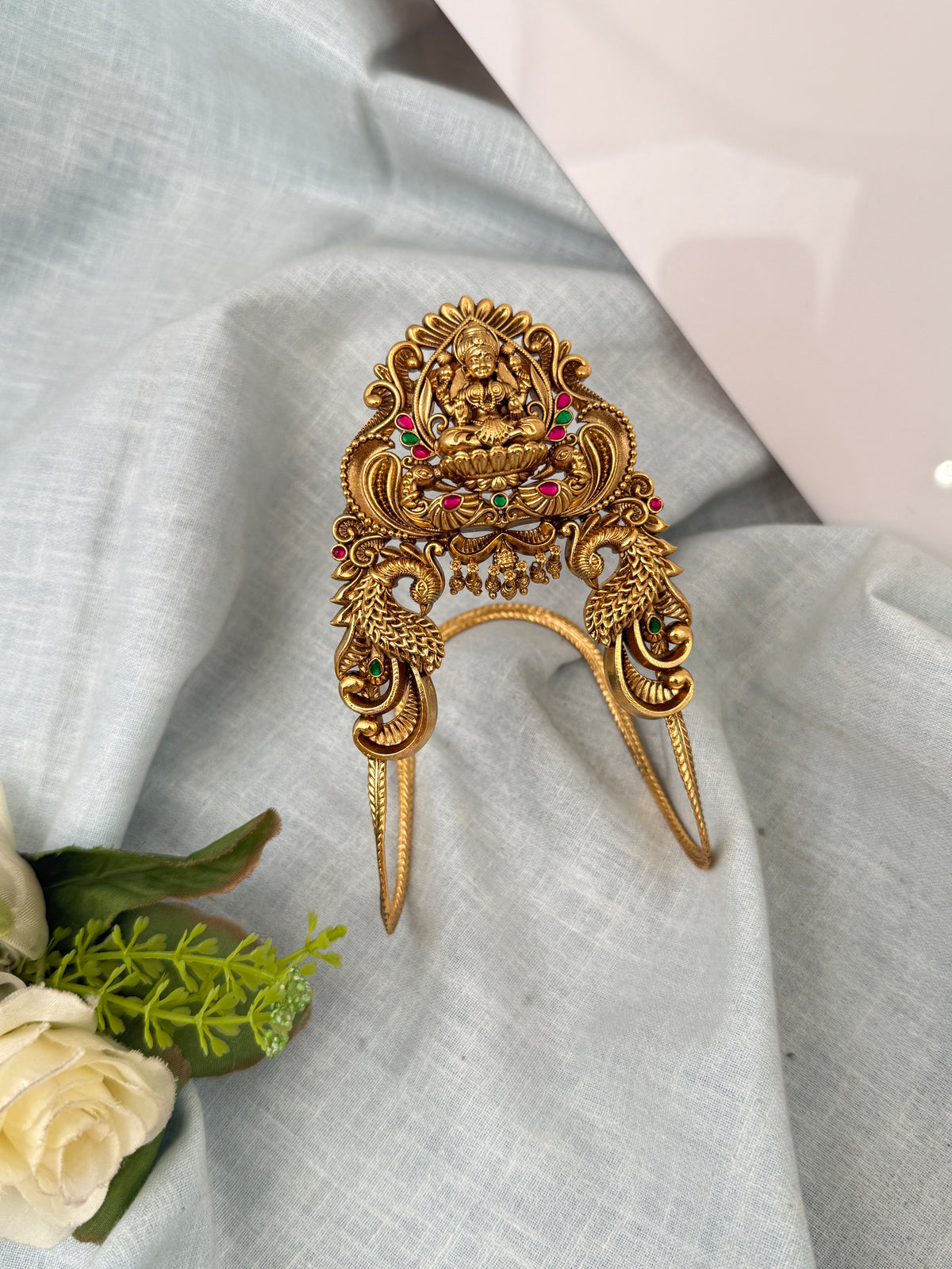 Traditional bridal Vanki armlet for women
