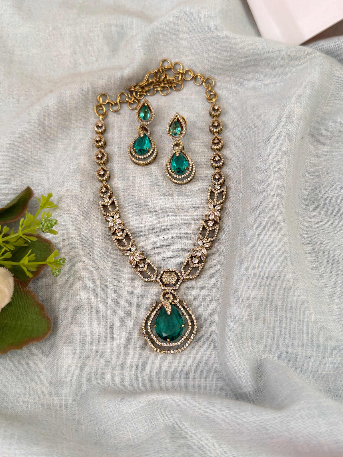 Victorian designer necklace for women