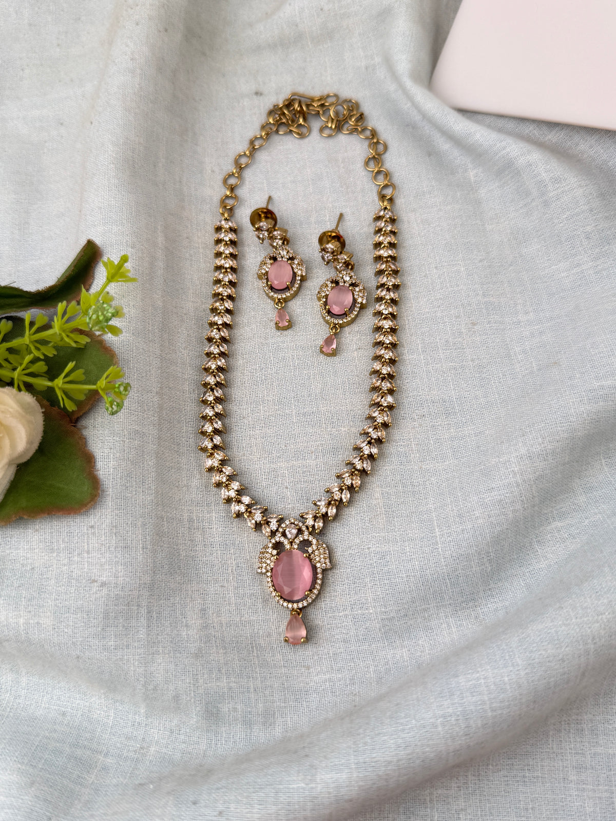 Victorian designer necklace for women
