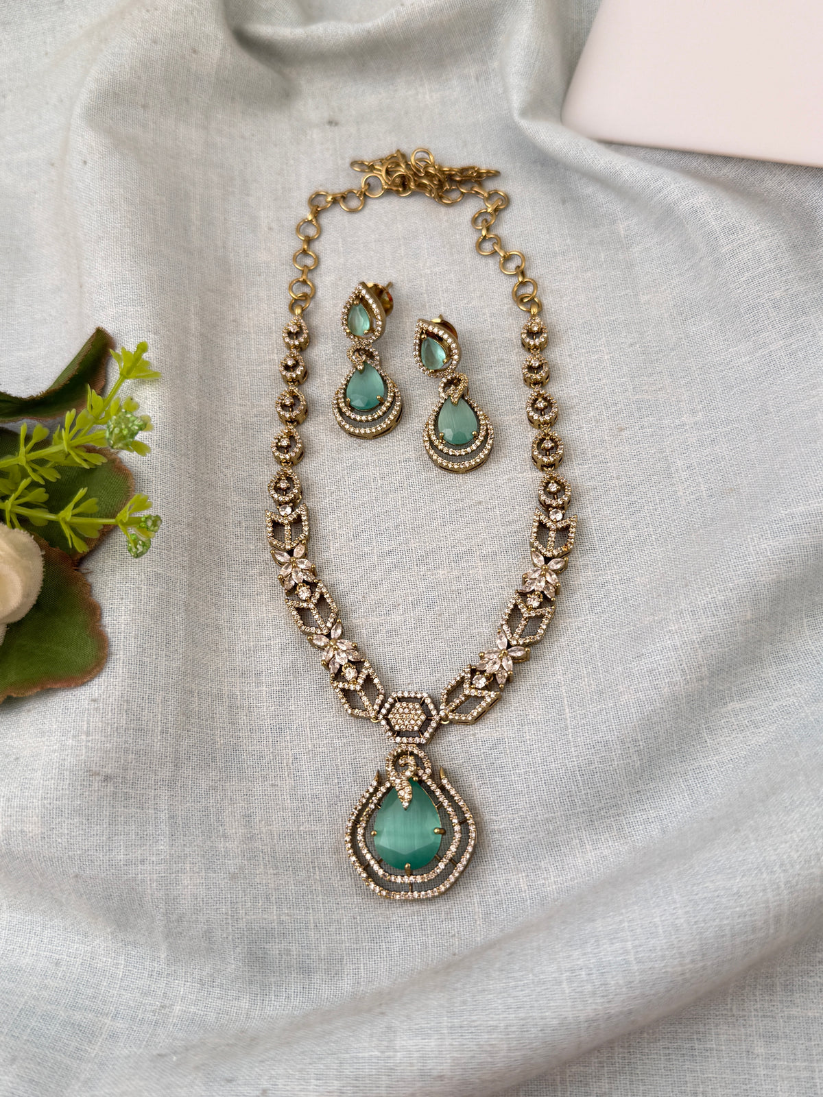 Victorian designer necklace for women