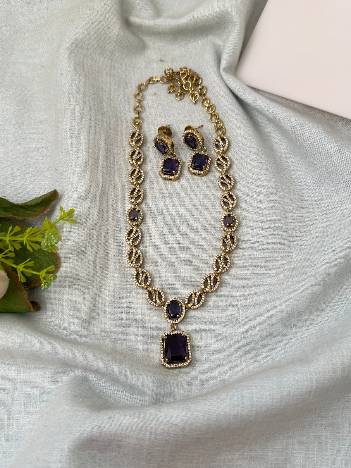 Victorian designer necklace for women