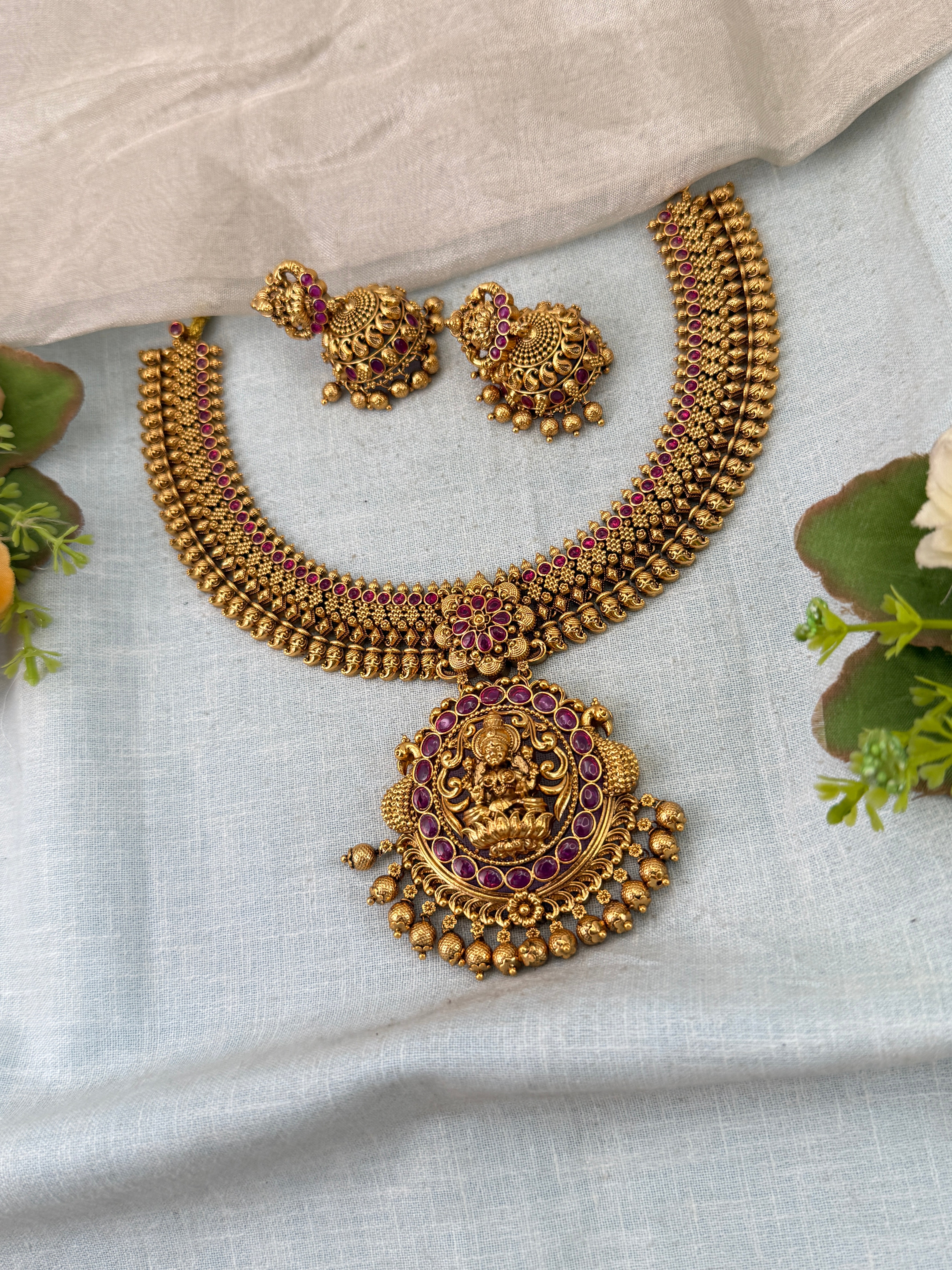 Royal Antique Pendant Short Necklace Set 1111