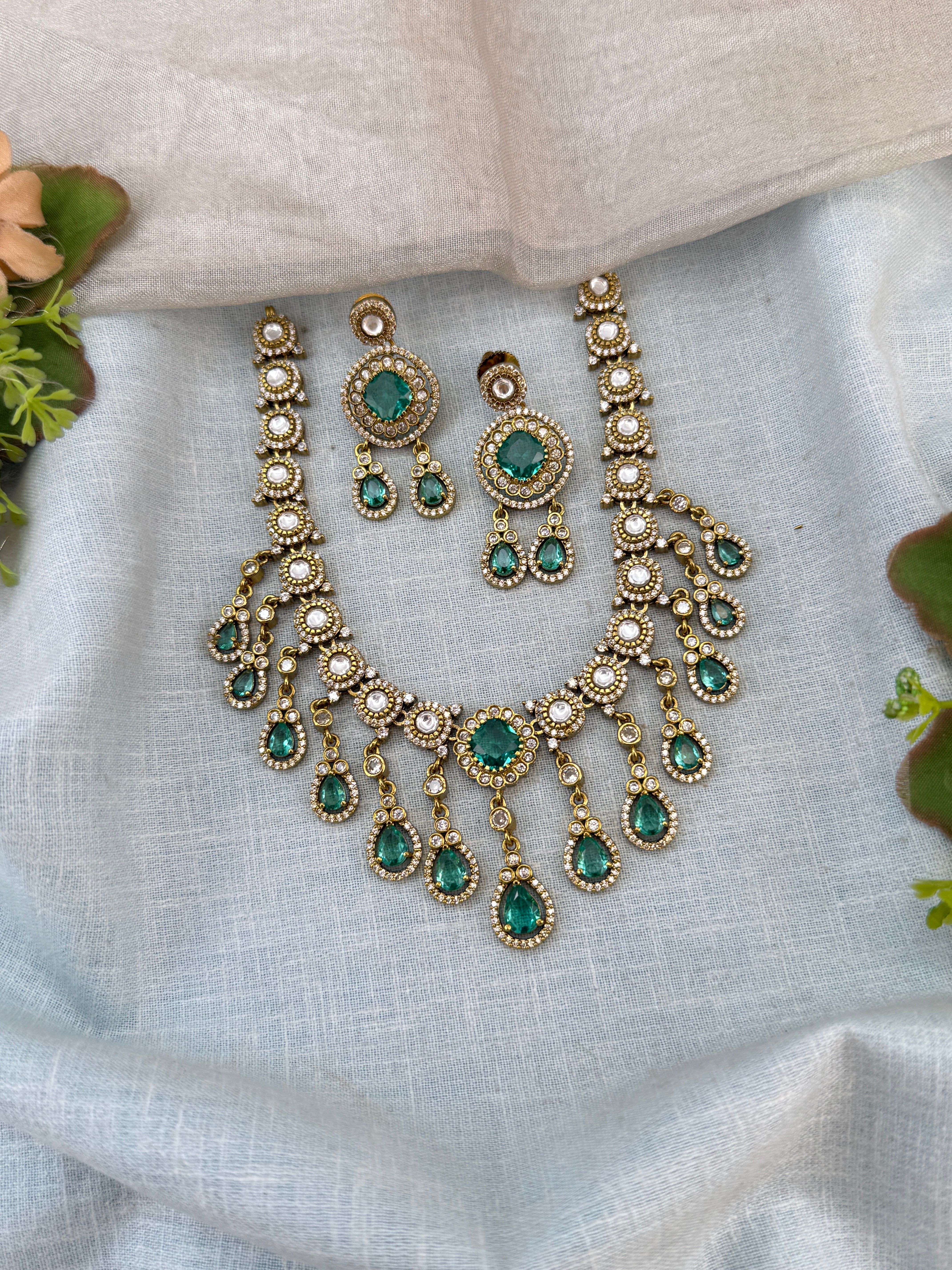Luxurious Victorian Stone Short Necklace Set 763