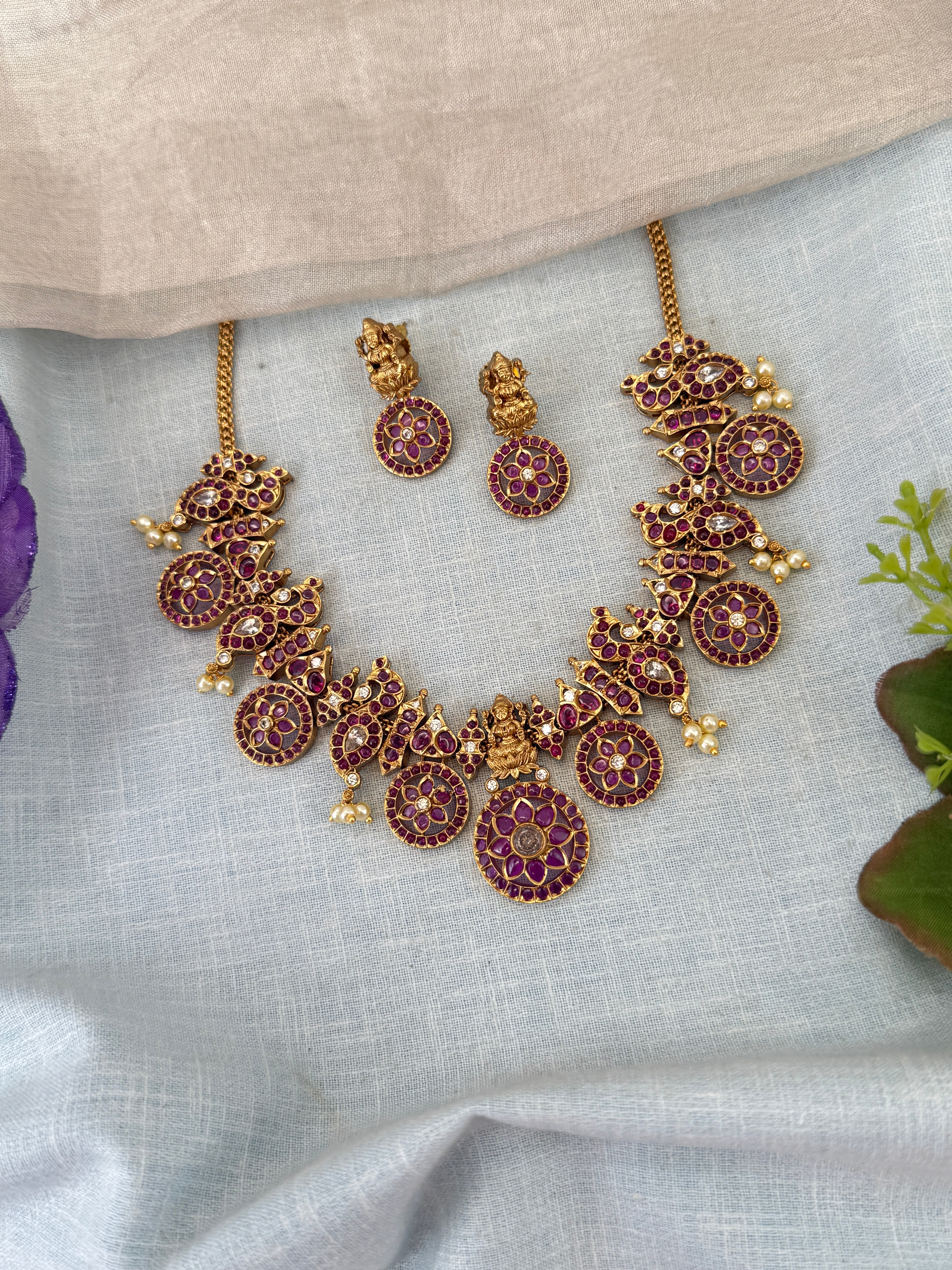 Royal Antique Lakshmi Shanku Chakra Short Necklace Set 1202