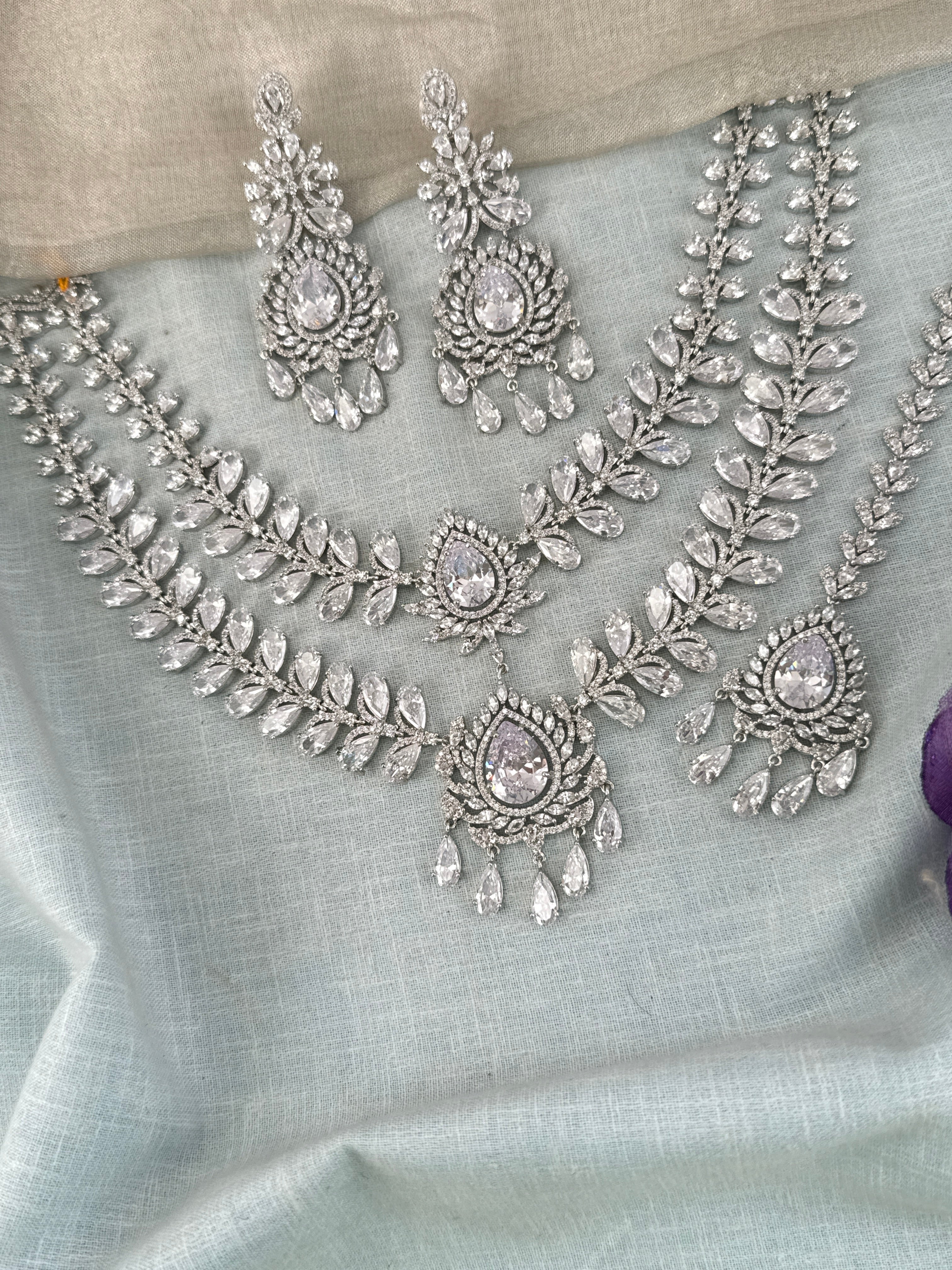 Luxurious Layer Stone Short Necklace Set 845