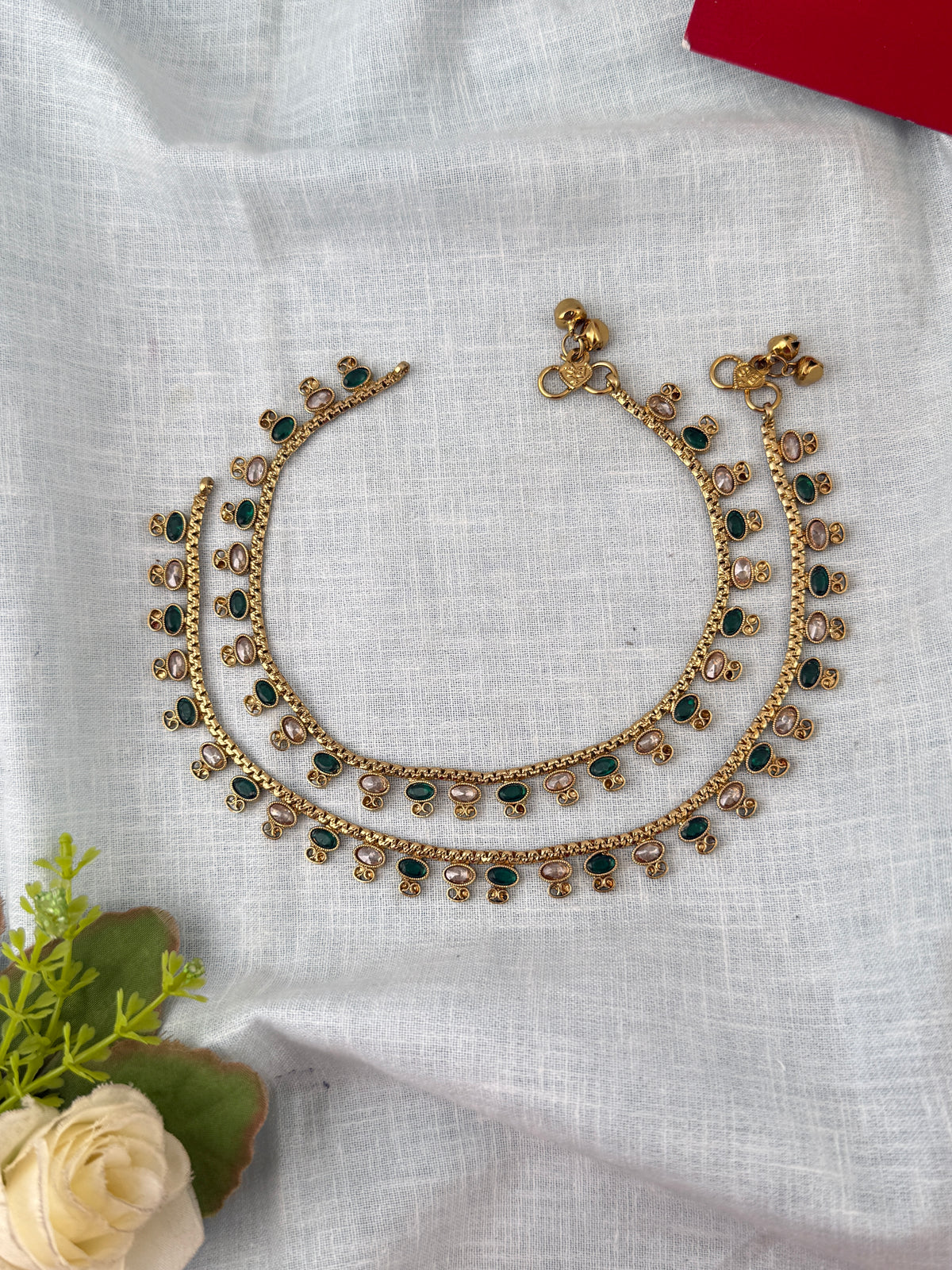 Elegant anklets for women