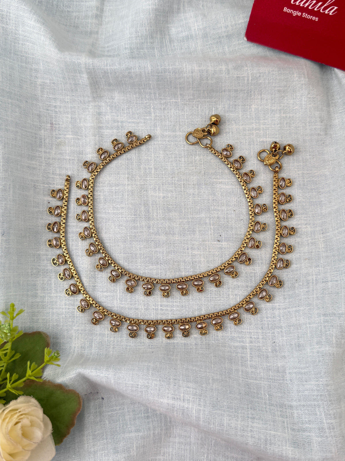Elegant anklets for women