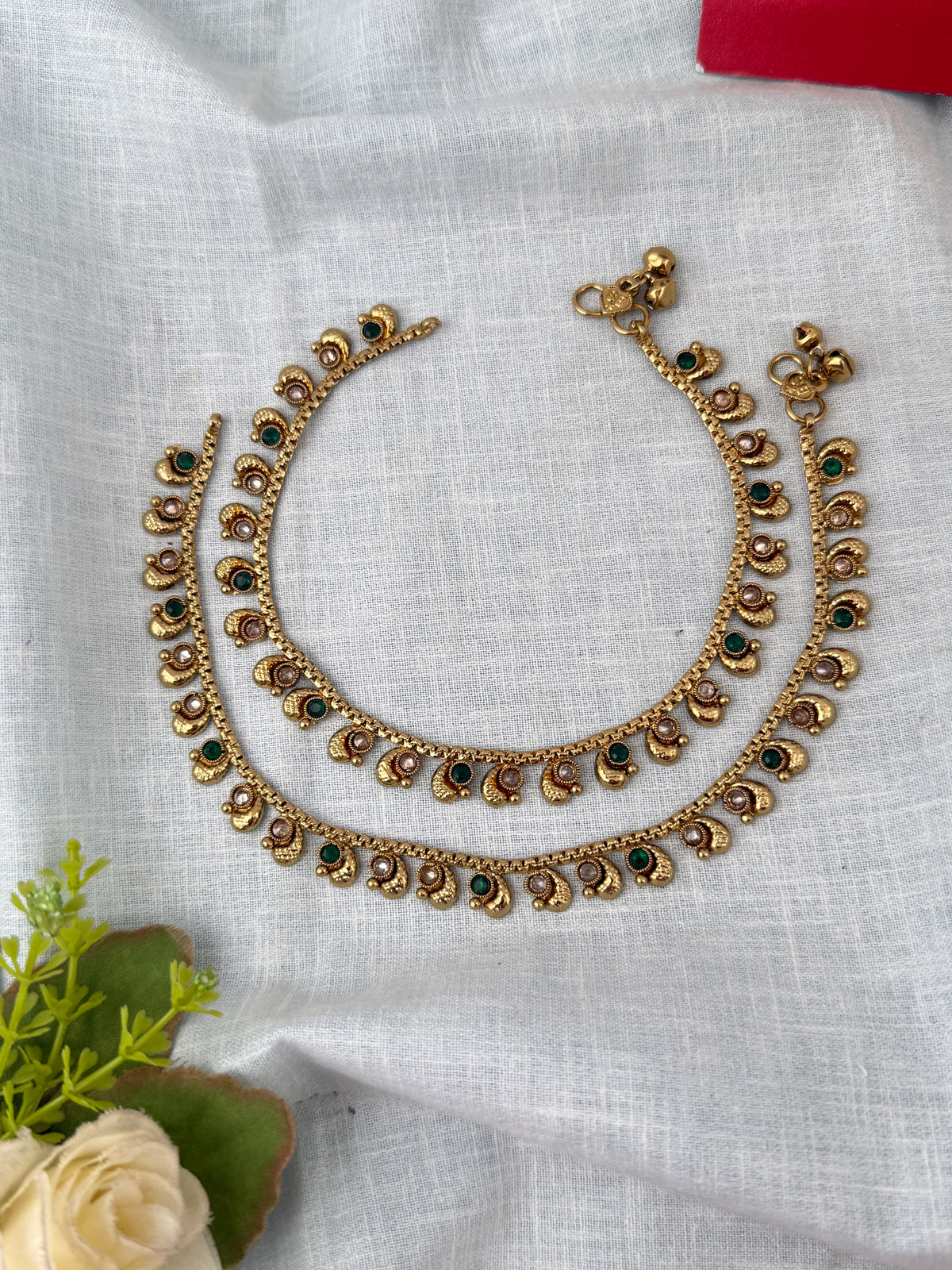 Elegant anklets for women