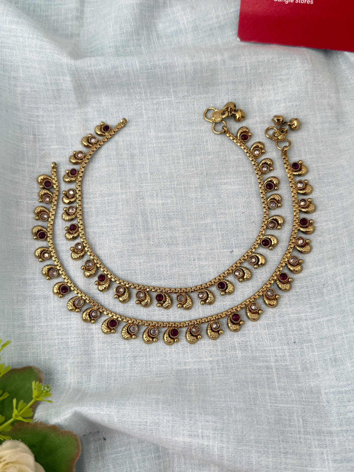 Elegant anklets for women