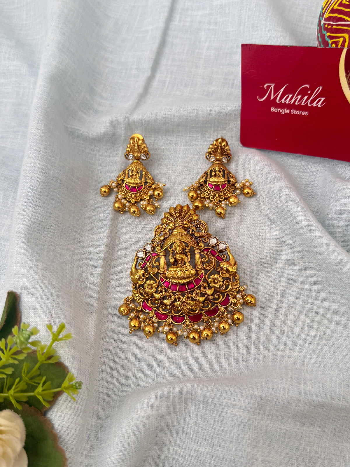 Traditional designer pendants for women