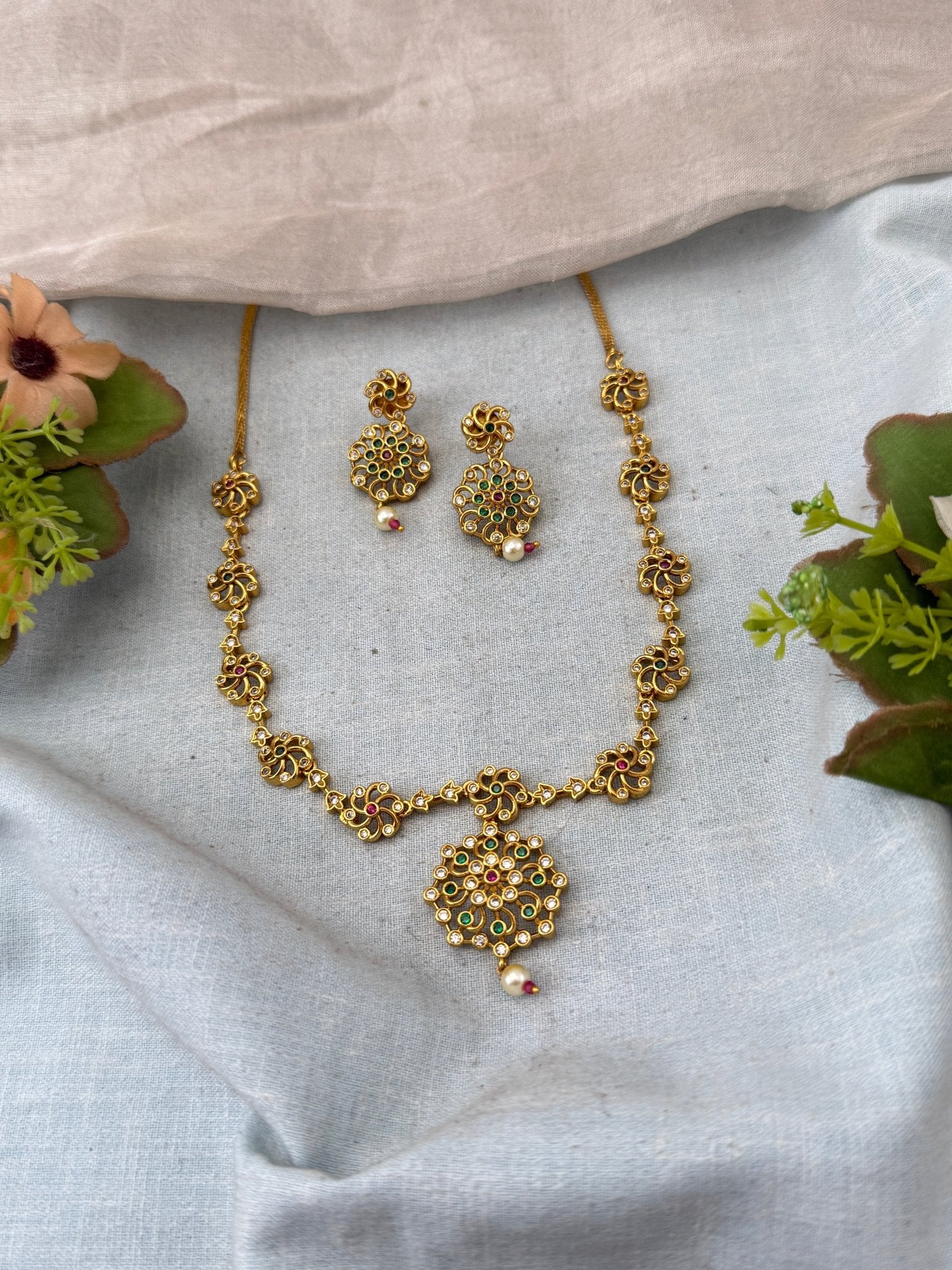 Antique Flower Pendant Short Necklace Set | No293 - Mahilas