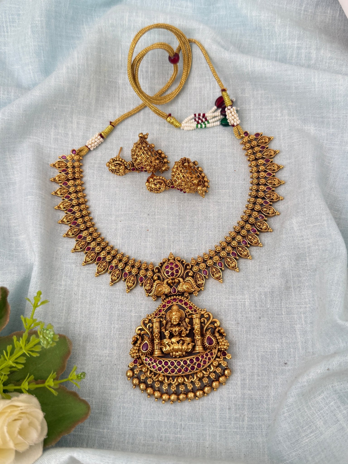 Antique Grand Necklace Lakshmi Pendant Premium Short Set | N0900 - Mahilas
