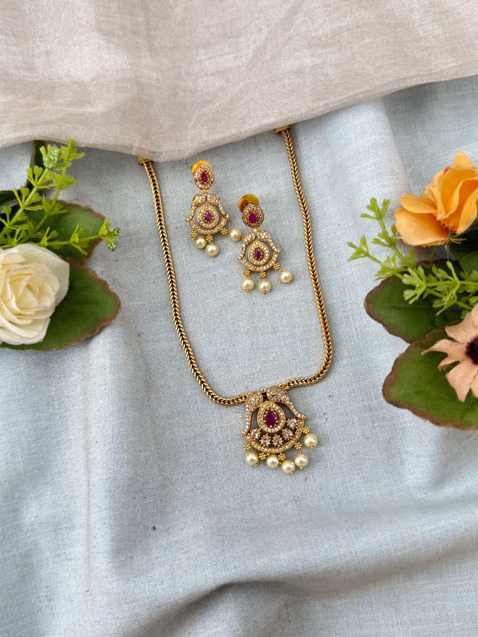 Antique Grand Stone Pendant Short Necklace Set | N0296 - Mahilas