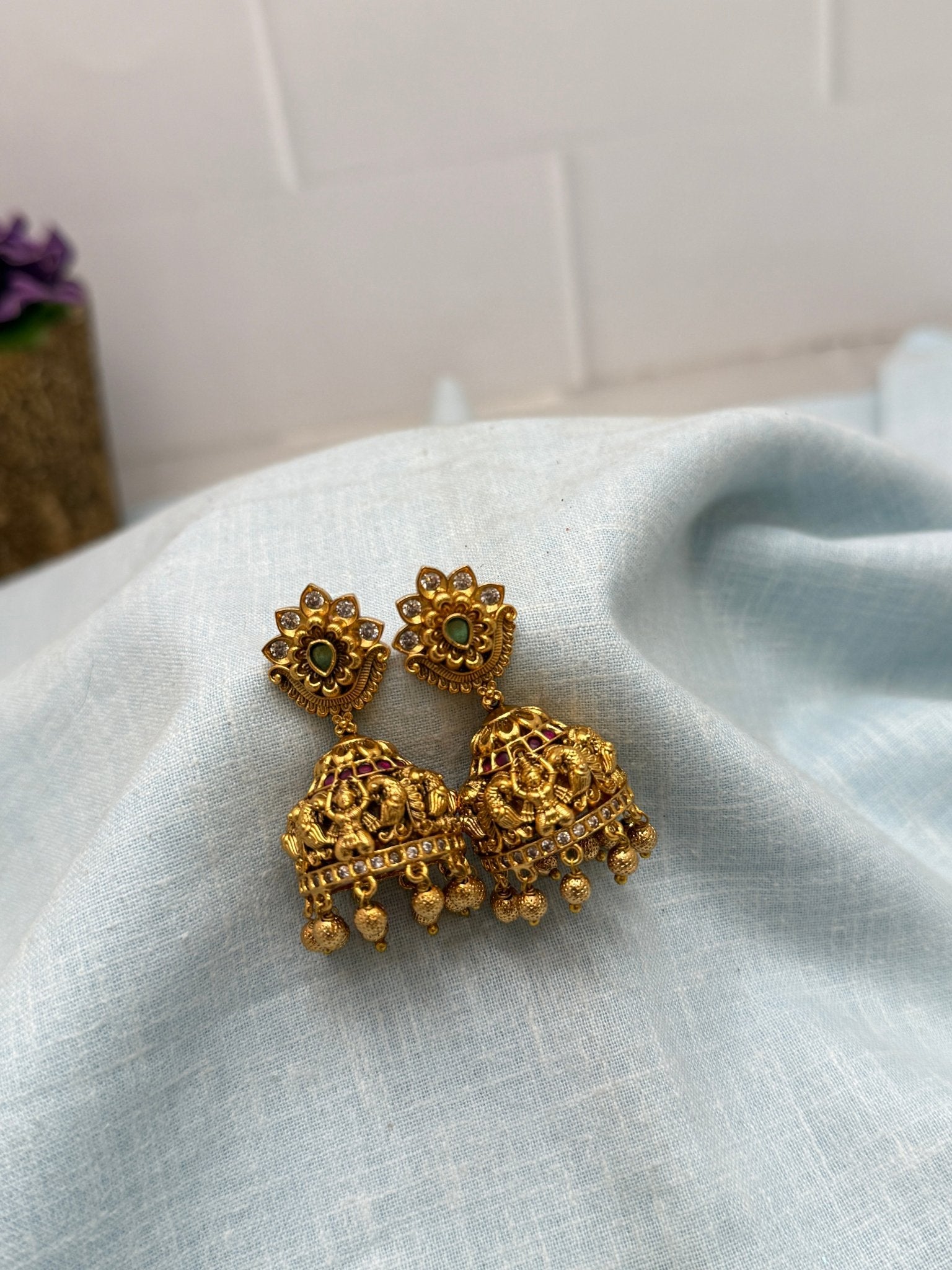 Antique Jhumka 0136 - Mahilas