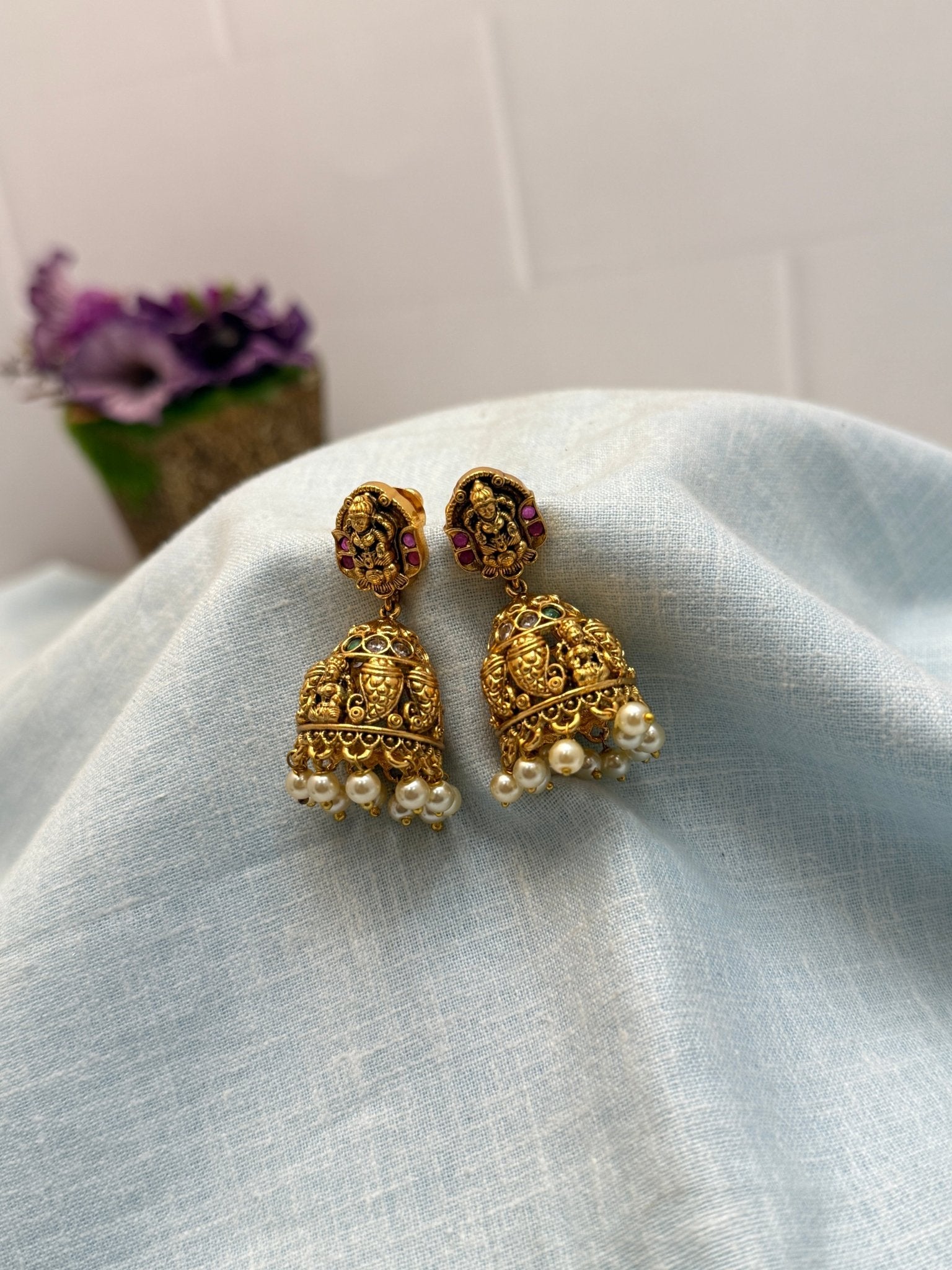 Antique Jhumka 0142 - Mahilas