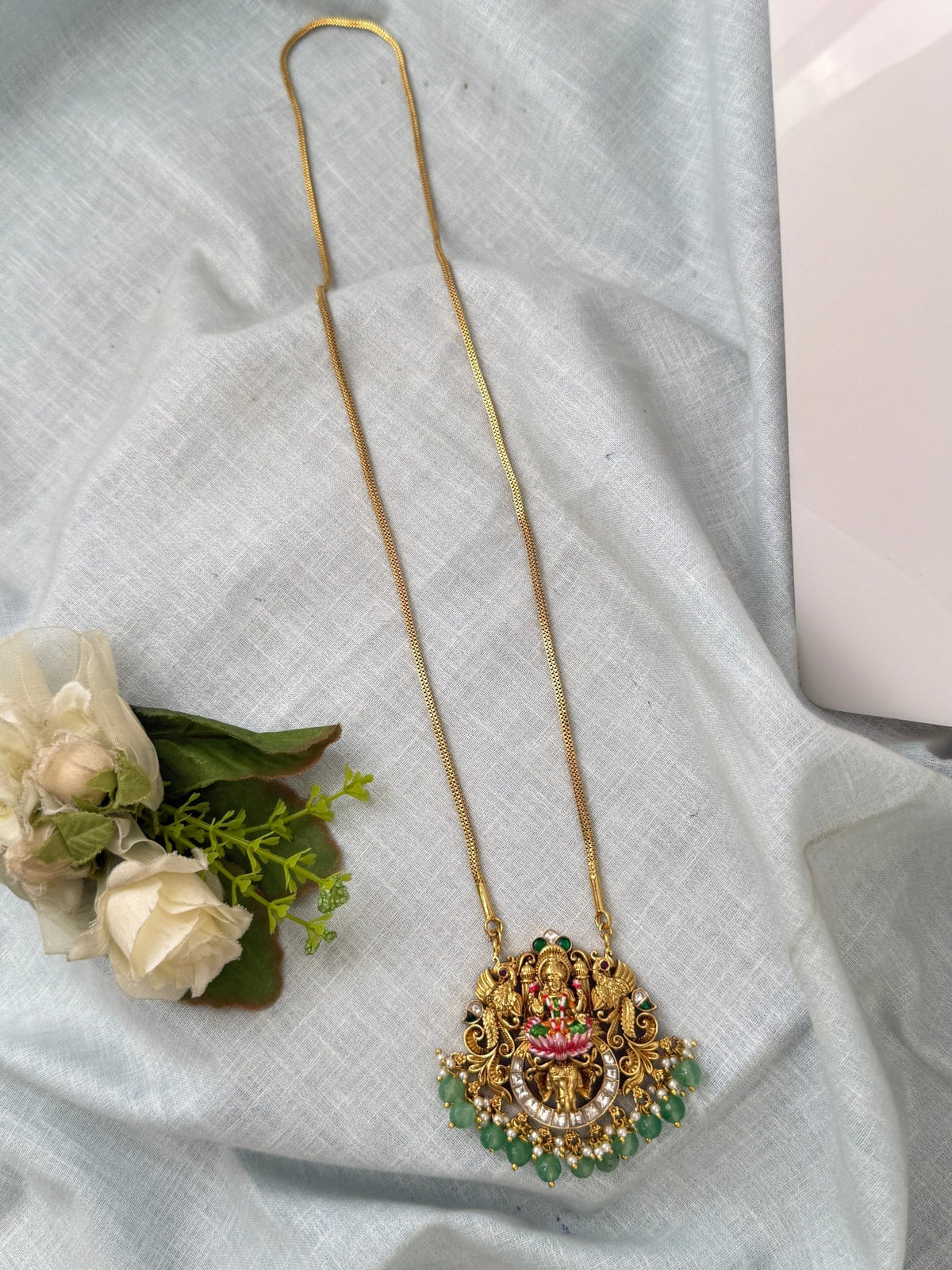 Antique Lakshmi Chain Pendant Necklace | C0018 - Mahilas