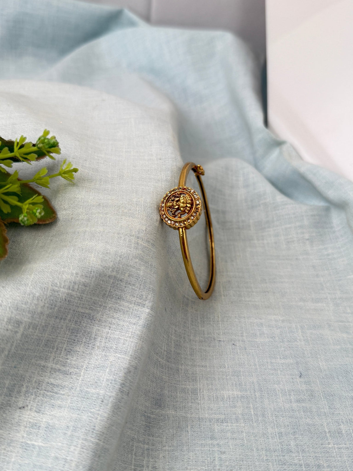 Antique Lakshmi Kada Bracelet | Set of 1 | L0118 - Mahilas