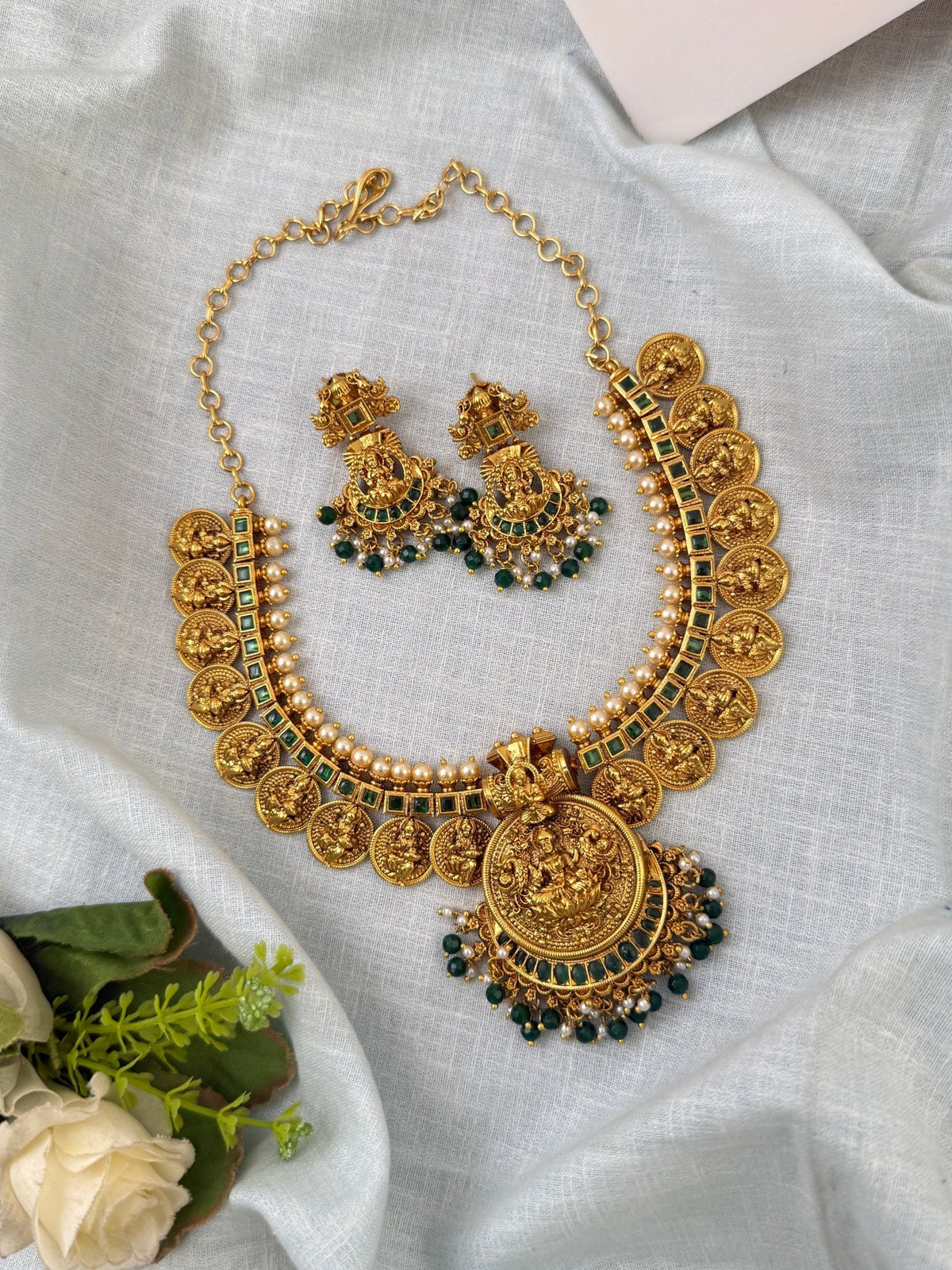 Antique Lakshmi Kasu Short Neacklace Set | N0537 - Mahilas