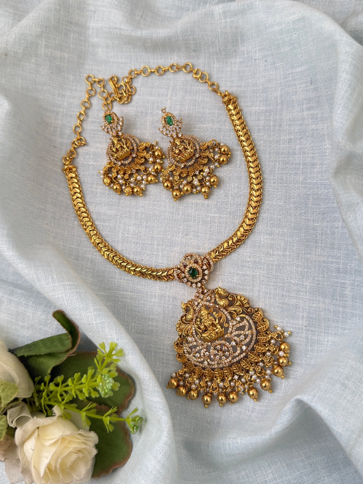 Antique Lakshmi Pendant Short Neacklace Set | N0524 - Mahilas