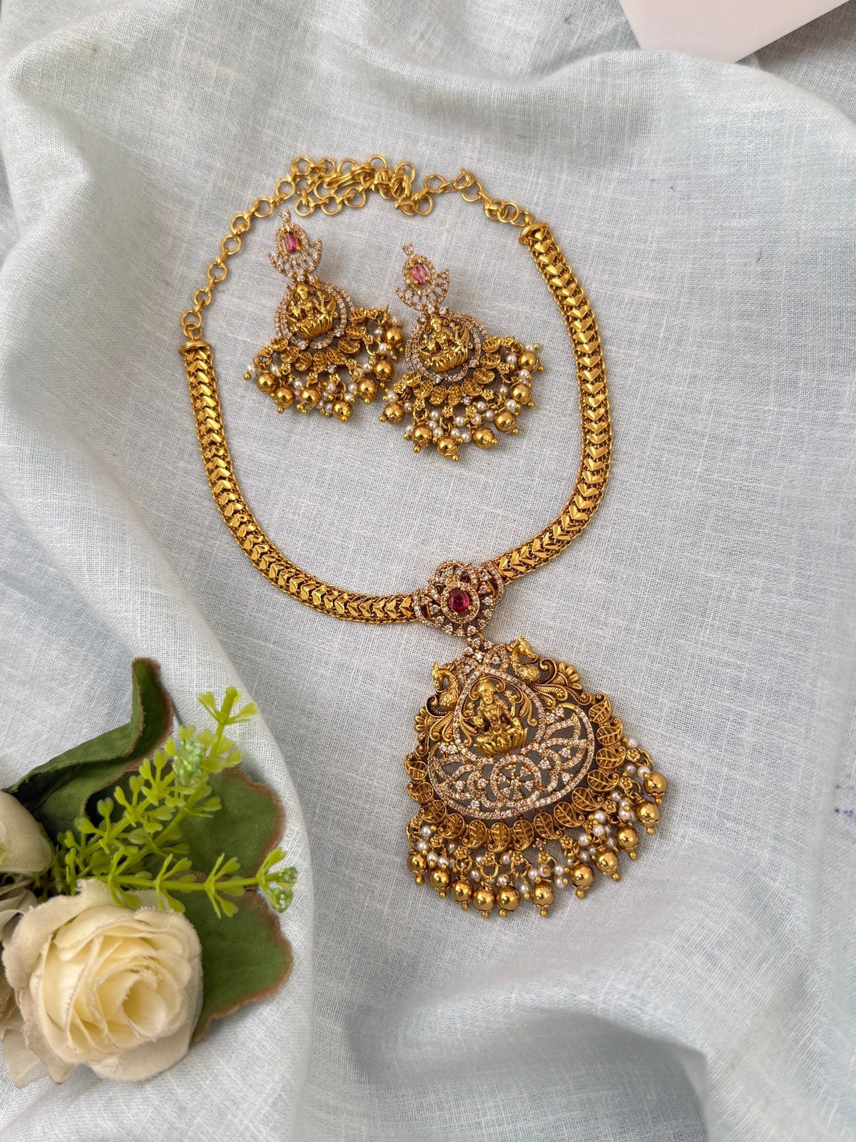 Antique Lakshmi Pendant Short Neacklace Set | N0525 - Mahilas
