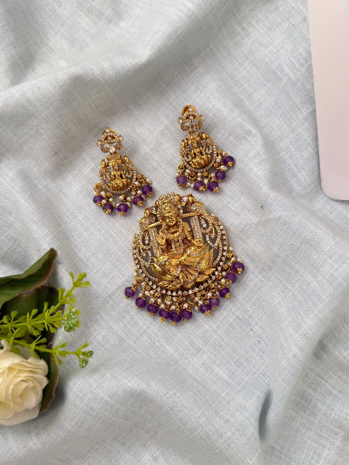 Antique Lakshmi Pendant with Earrings | P0065 - Mahilas