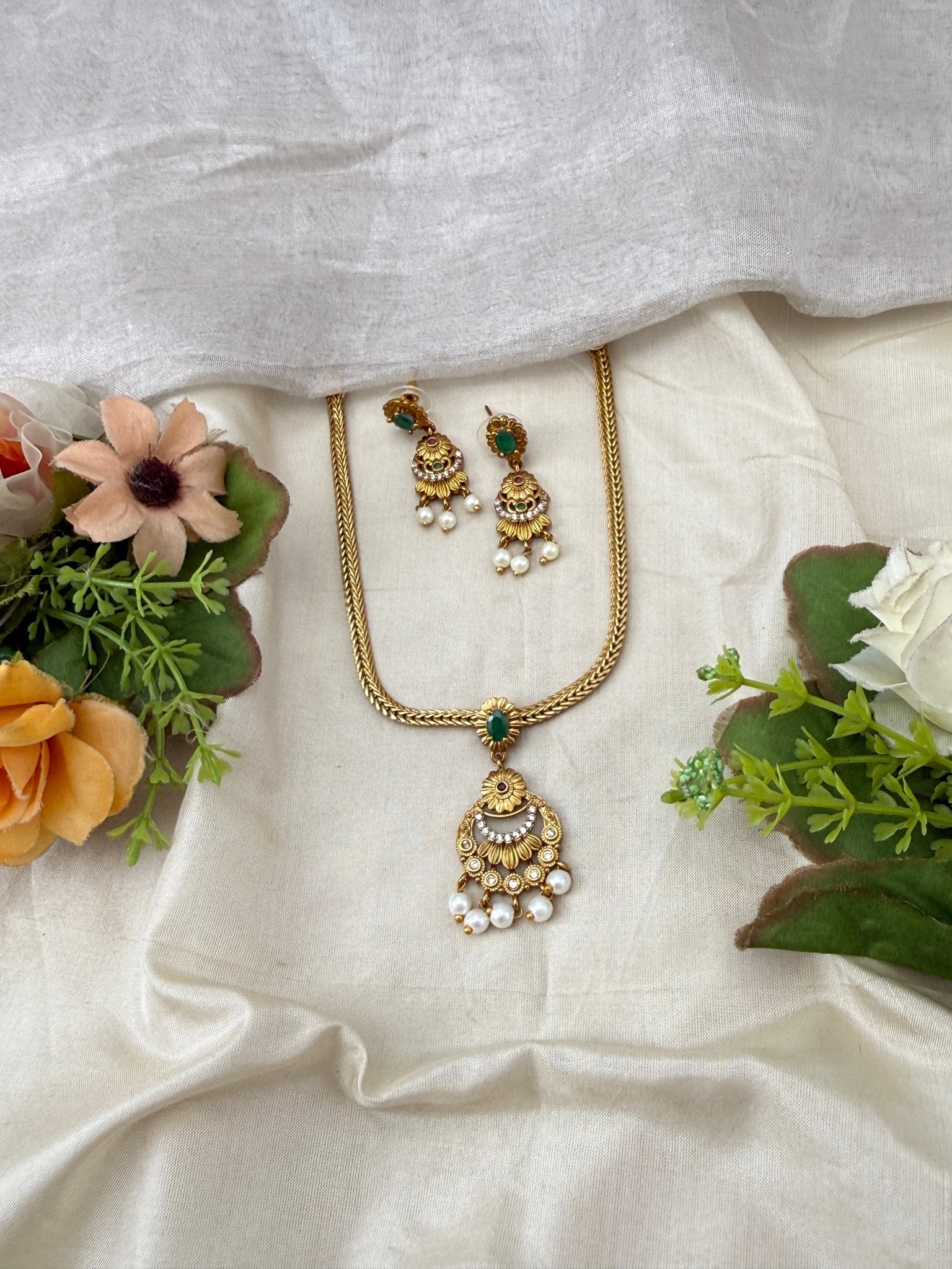 Antique Lakshmi Stone Pendant Short Necklace Set | No310 - Mahilas