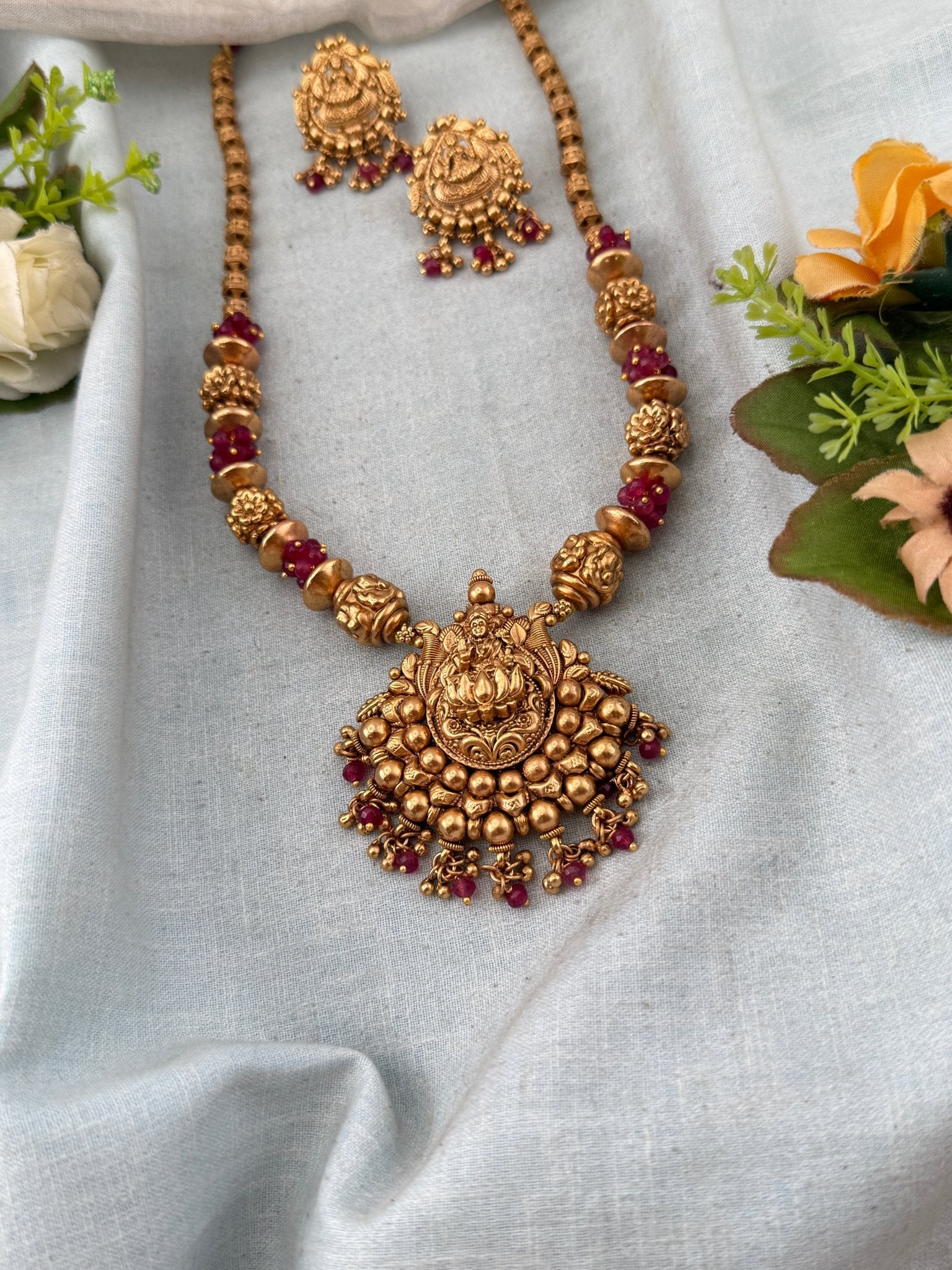 Antique Lotus Lakshmi Pendant Necklace Set | No236 - Mahilas