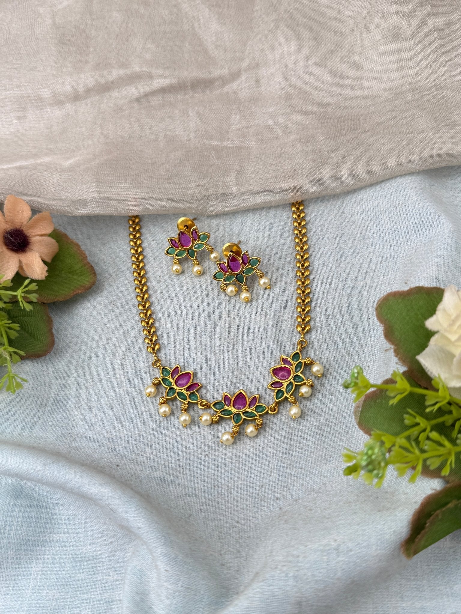 Antique Lotus Necklace Set | No326 - Mahilas