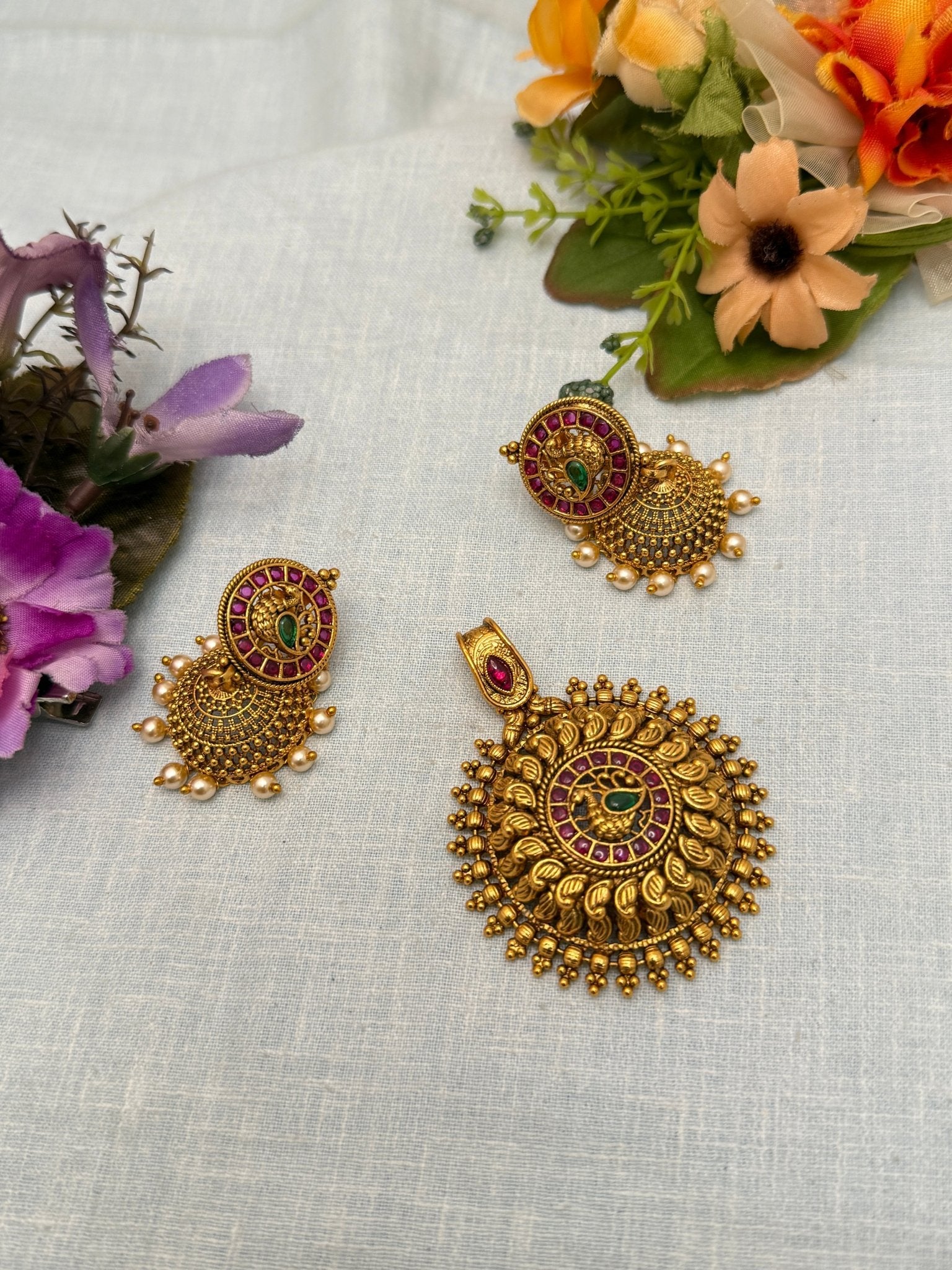 Antique Pendant With Earrings 072 - Mahilas