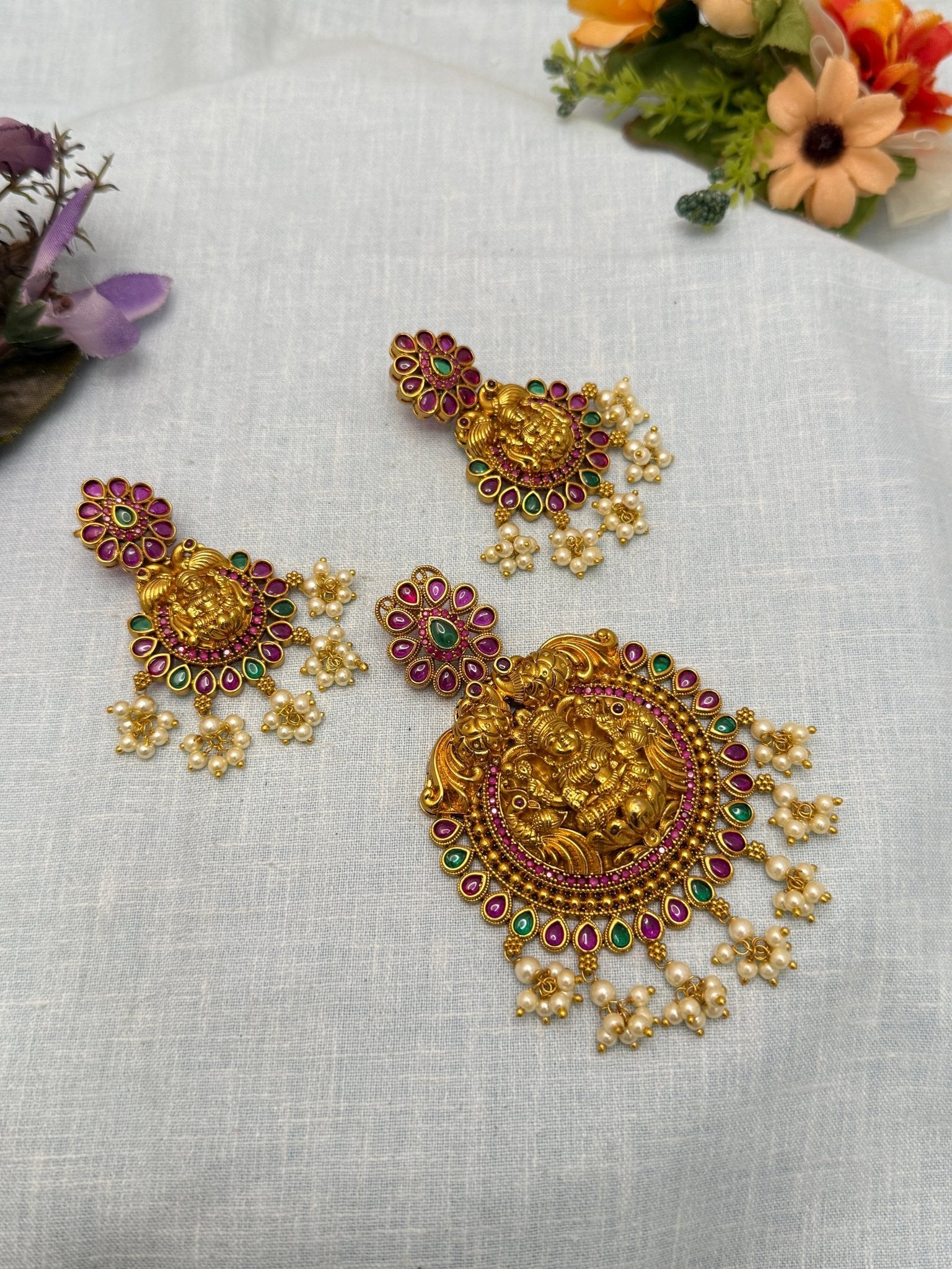 Antique Pendant With Earrings 074 - Mahilas