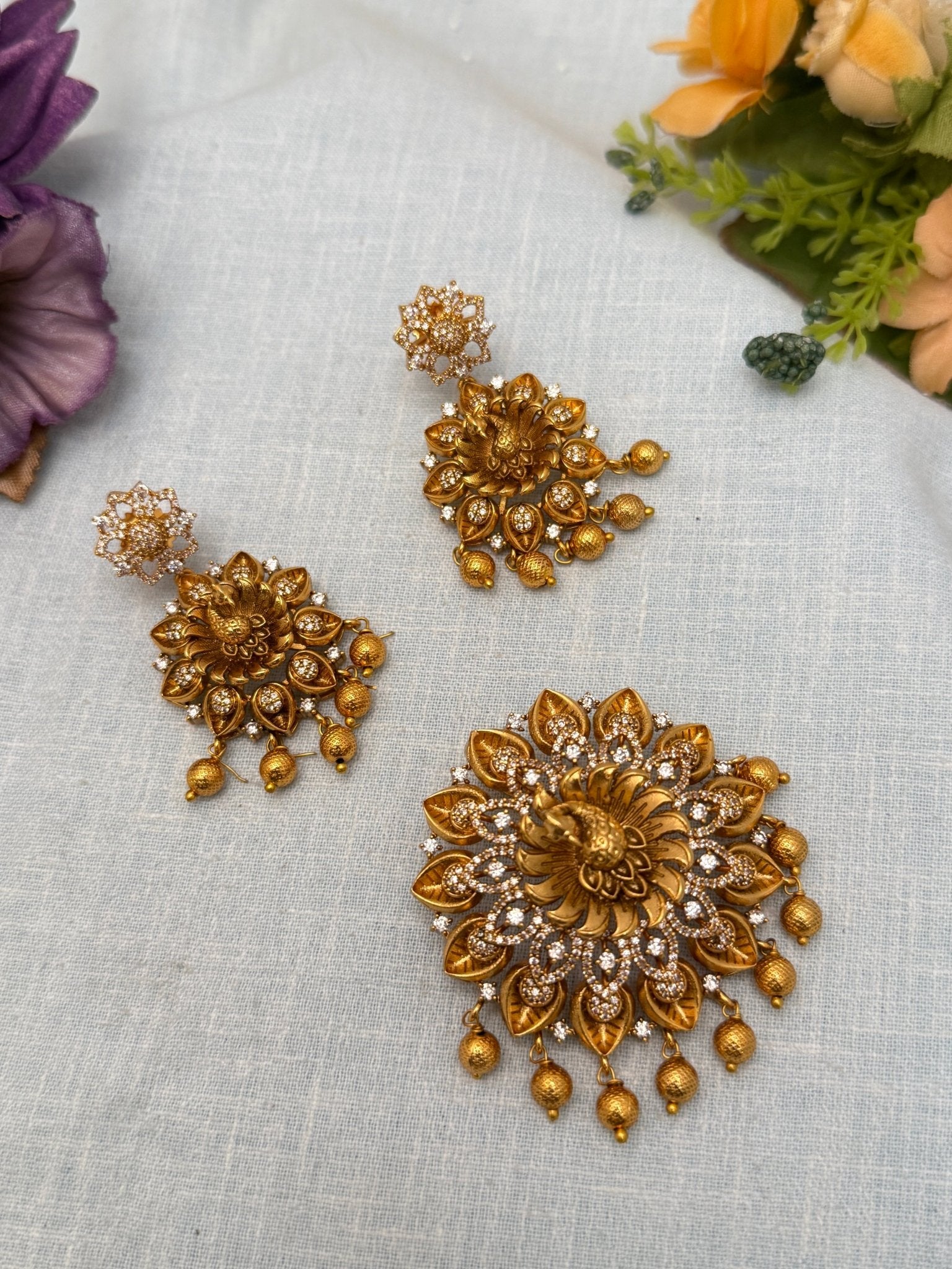 Antique Pendant With Earrings 079 - Mahilas