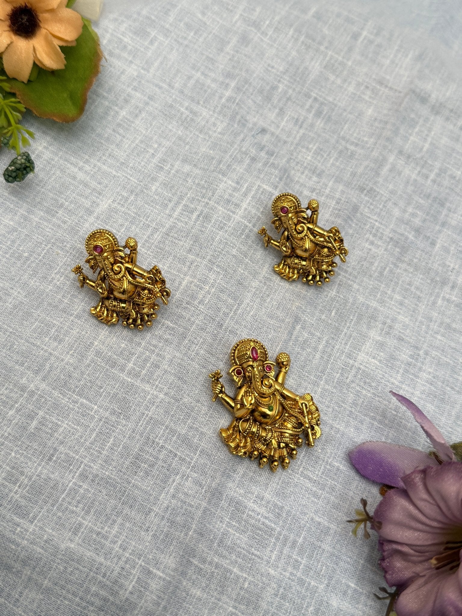 Antique Pendant With Earrings 082 - Mahilas