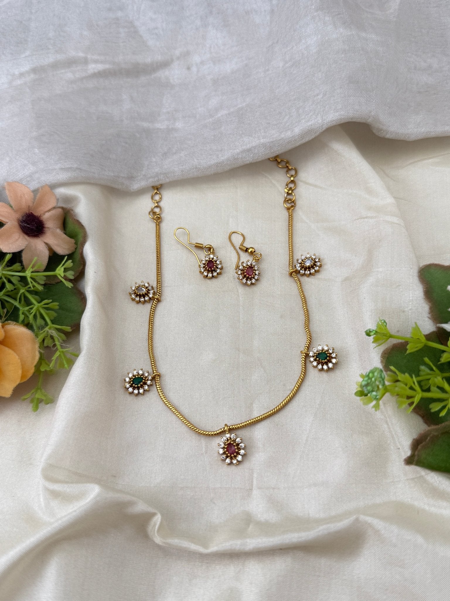 Antique Short Necklace Set | No309 - Mahilas