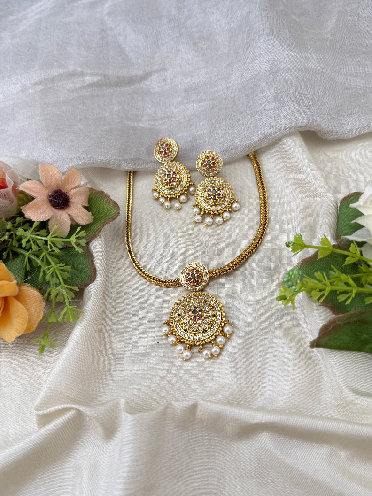 Antique Stone Pendant Short Necklace Set | No284 - Mahilas