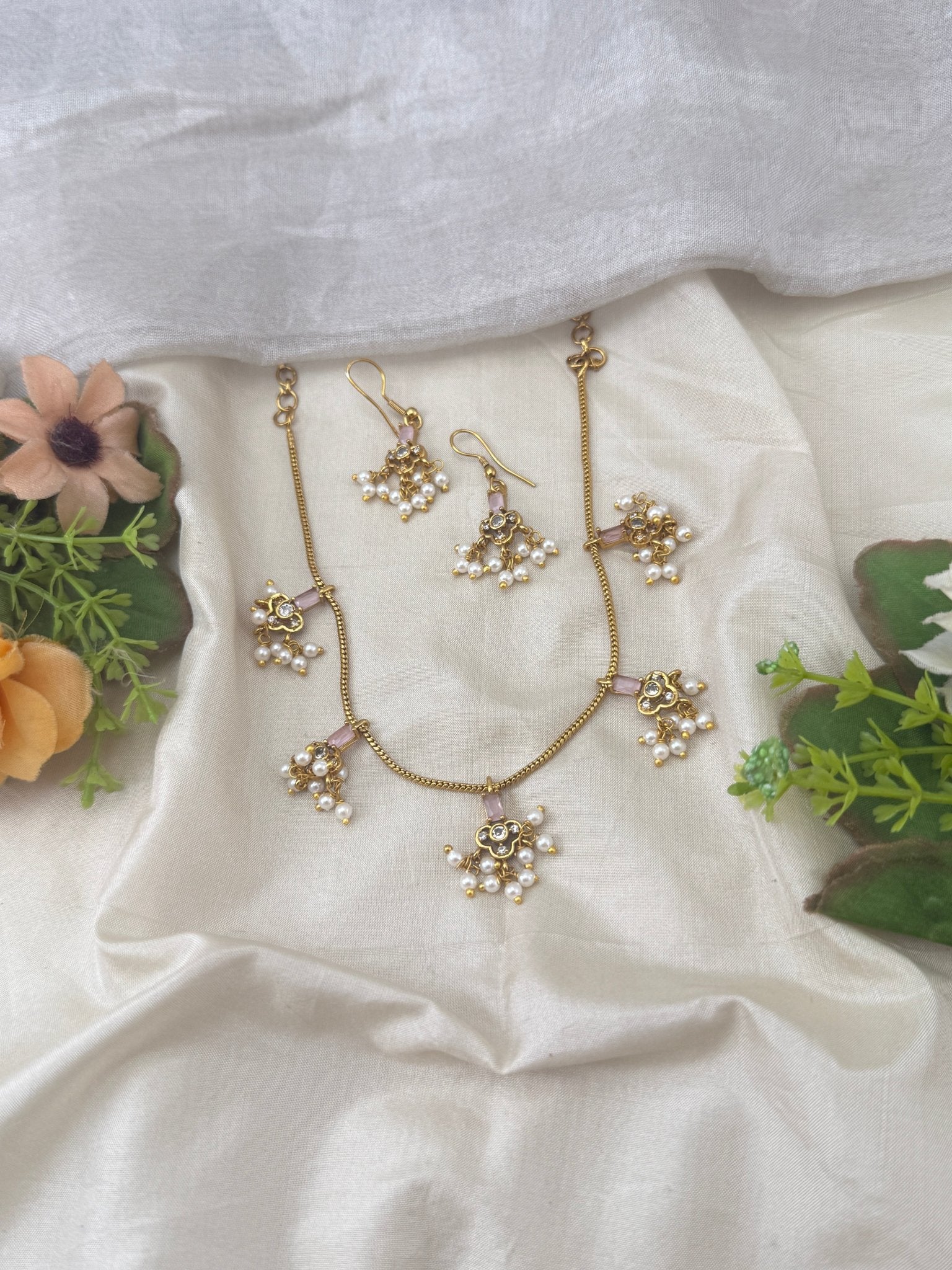 Antique Stone Pendant Short Necklace Set | No314 - Mahilas