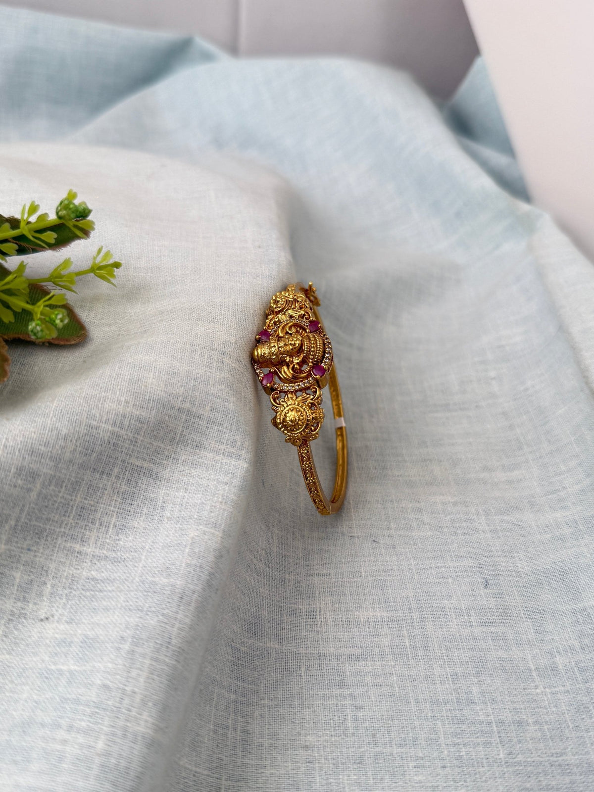 Antique Venkateshwara Kada Bracelet | Set of 1 | L0124 - Mahilas